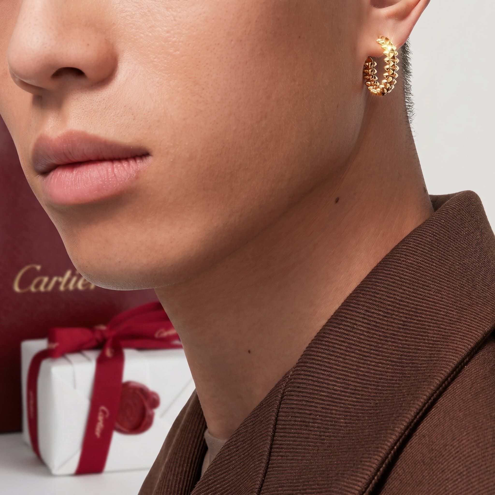 Золотые серьги Cartier Clash