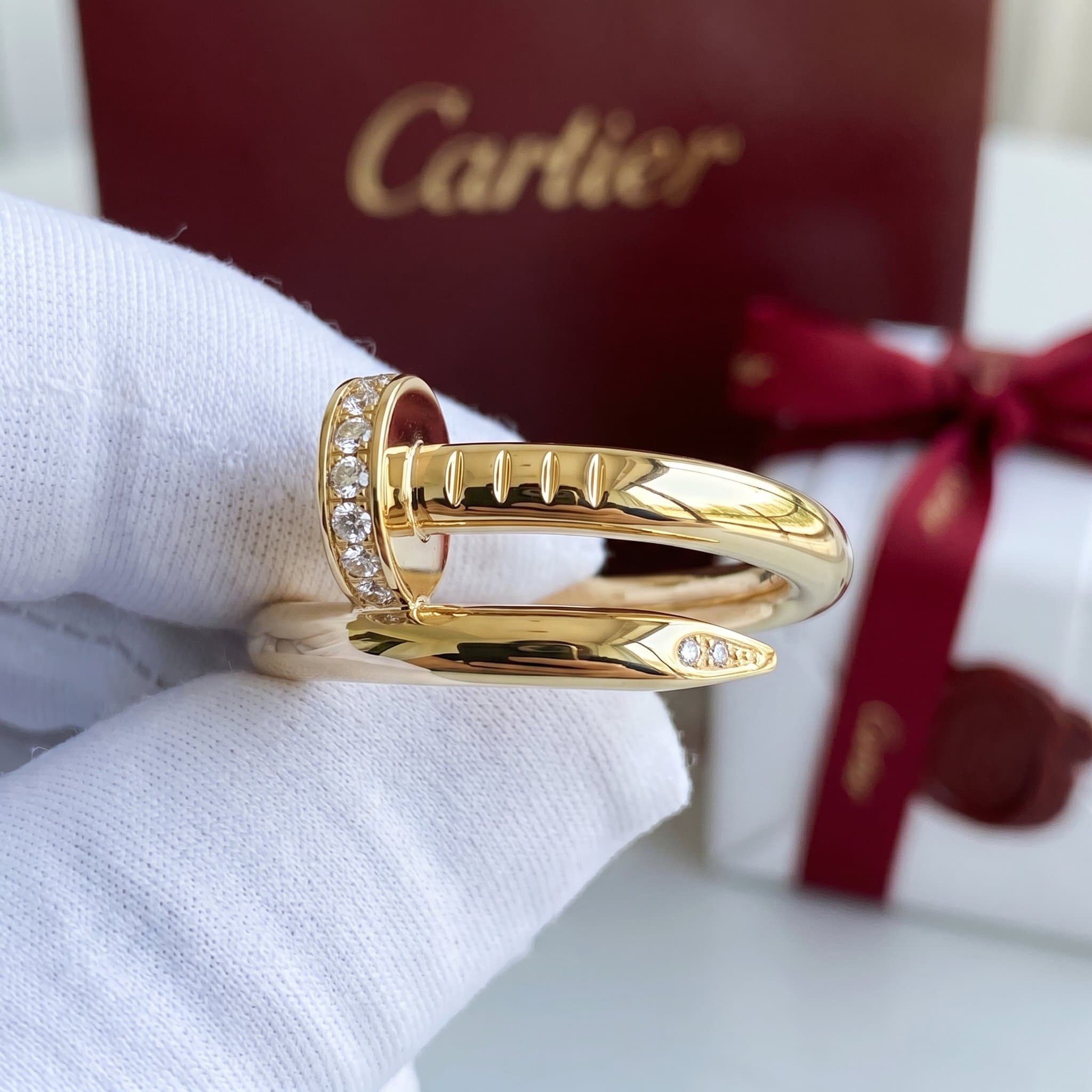 Золотое кольцо Cartier Juste un Clou (гвоздь) с бриллиантами, классическая модель — фото 2