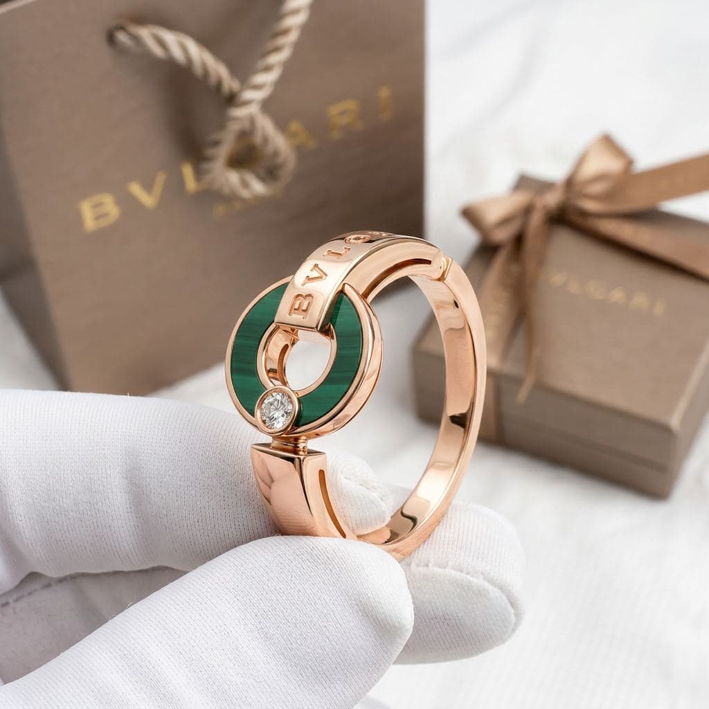 Кольцо BVLGARI BVLGARI с малахитом и бриллиантом