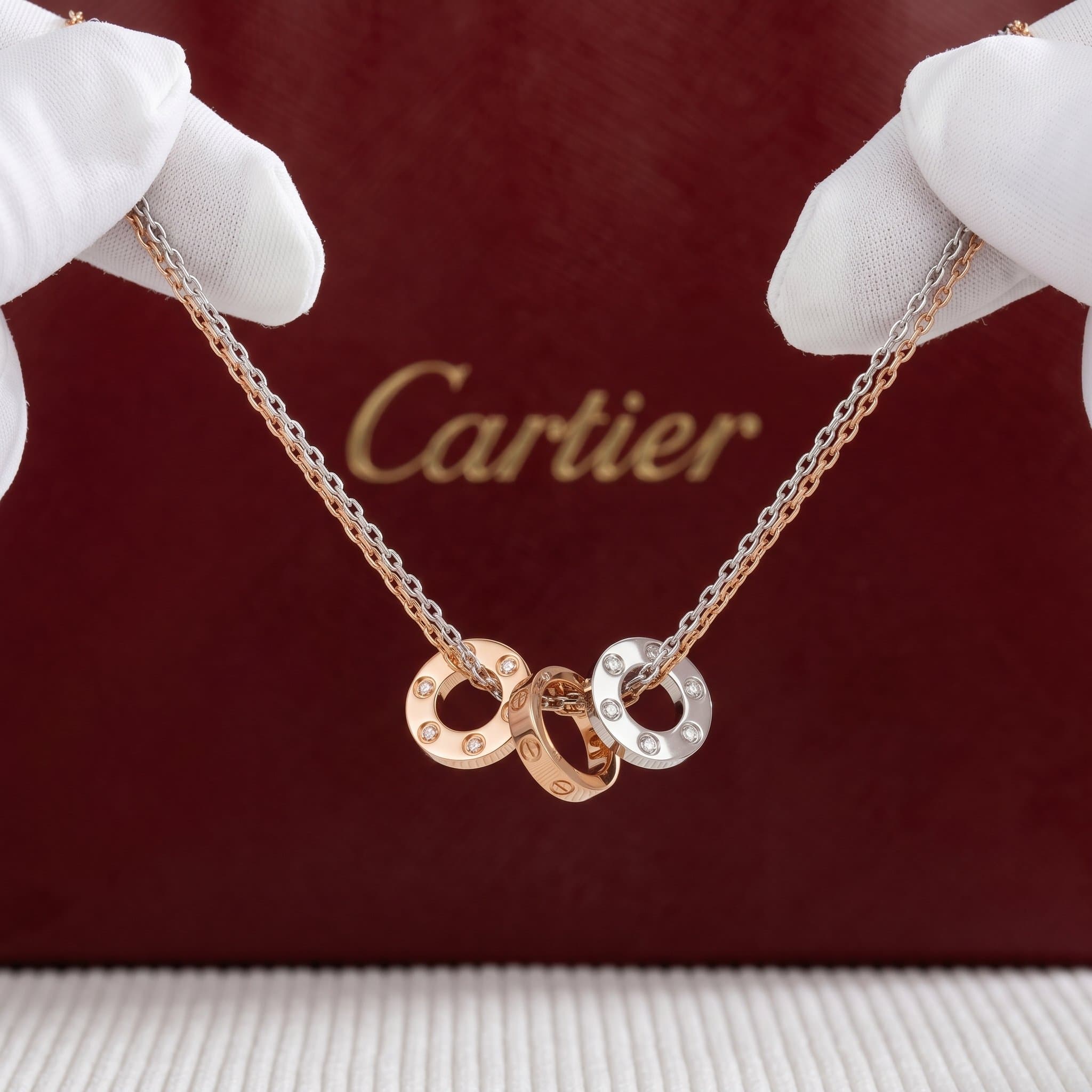 Золотая подвеска Cartier Love с бриллиантами, 6 бриллиантов