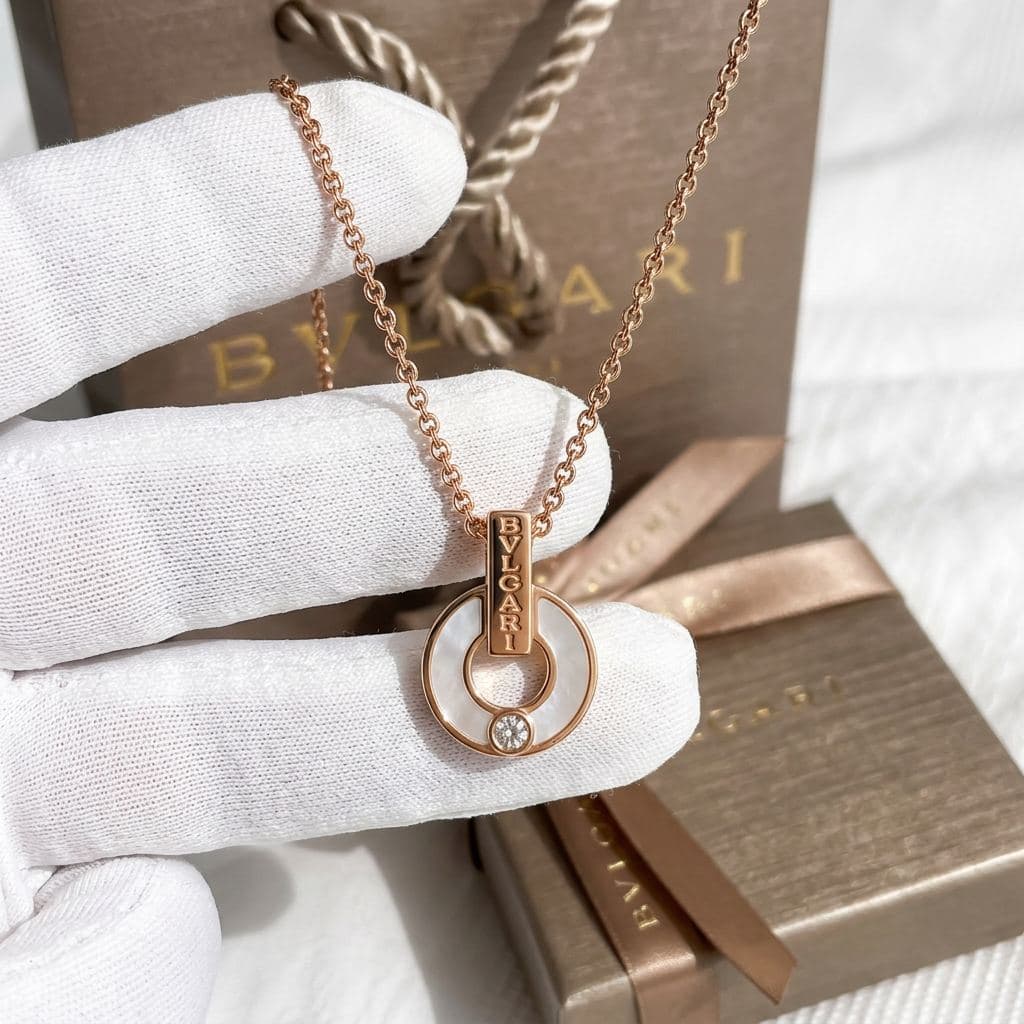 Колье BVLGARI BVLGARI с бриллиантом и перламутром