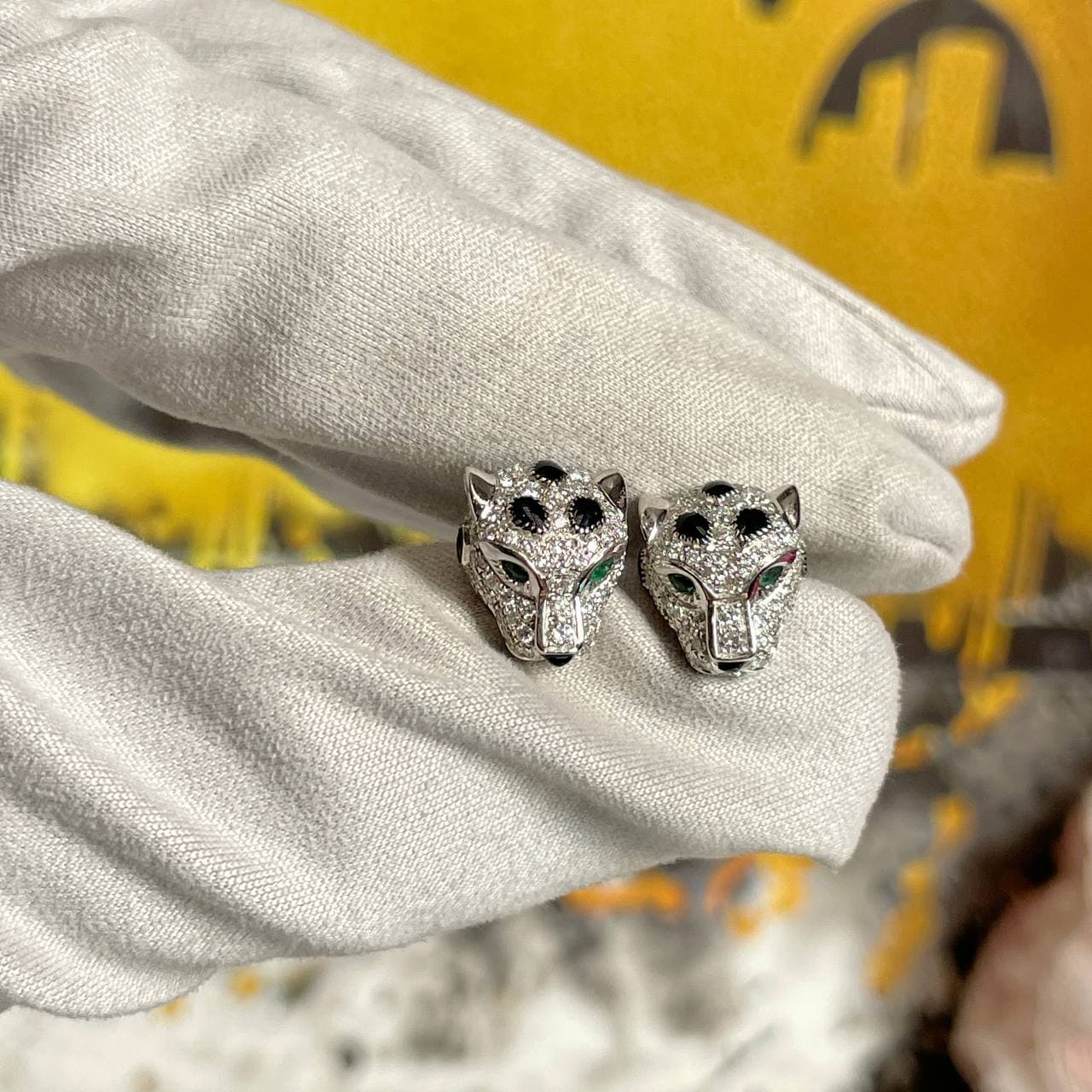 Серьги Cartier Panthere с бриллиантами 0,70 ct (белое золото 750)