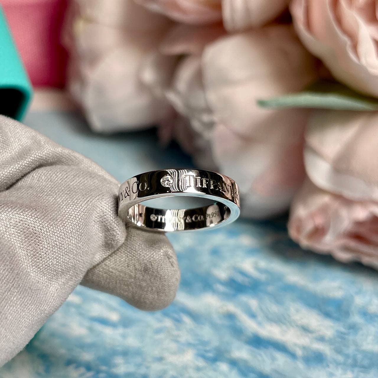 Кольцо Tiffany Co с 3 бриллиантами 0,06ct (белое золото 585)
