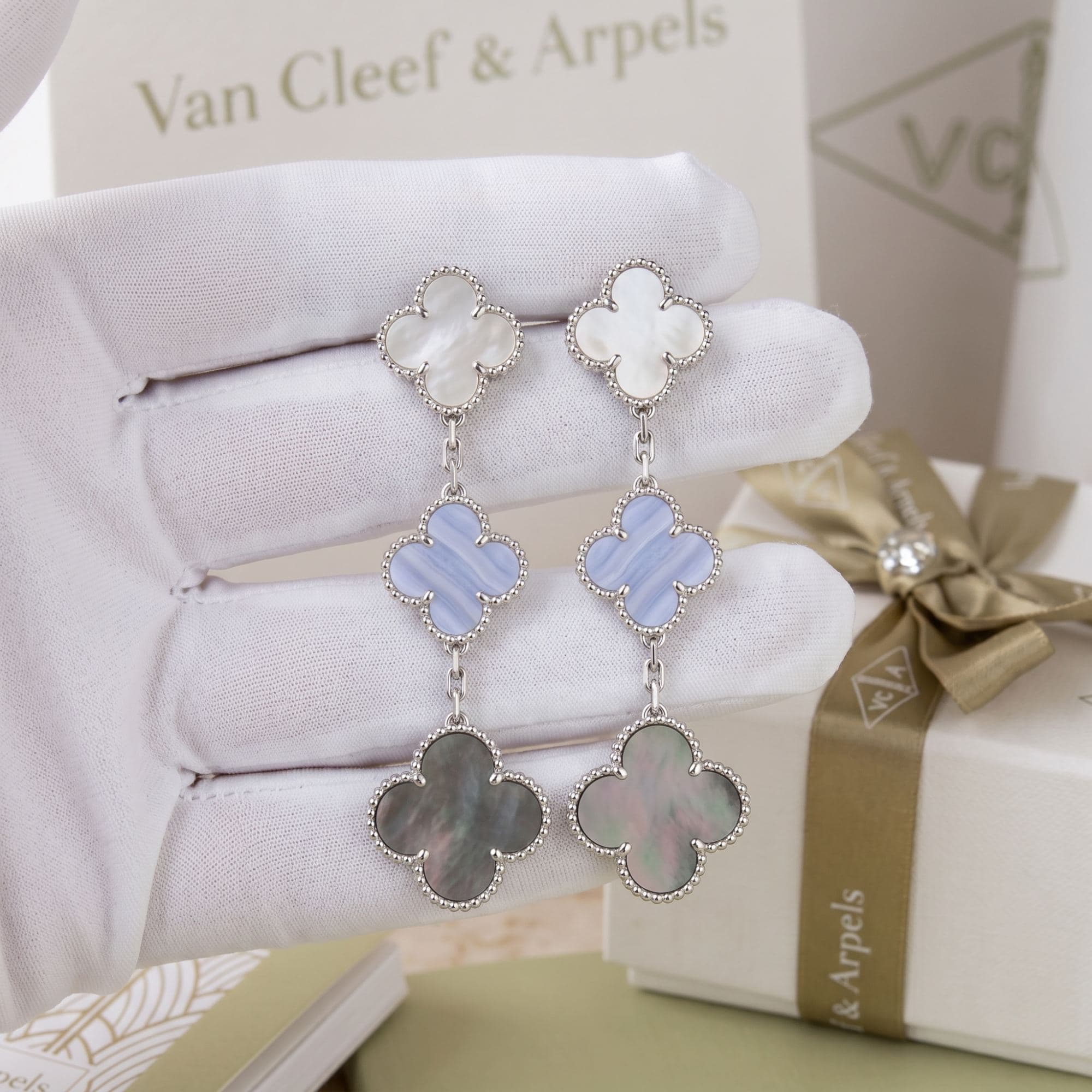 Серьги Van Cleef & Arpels Magic Alhambra, 3 мотива, Белое золото
