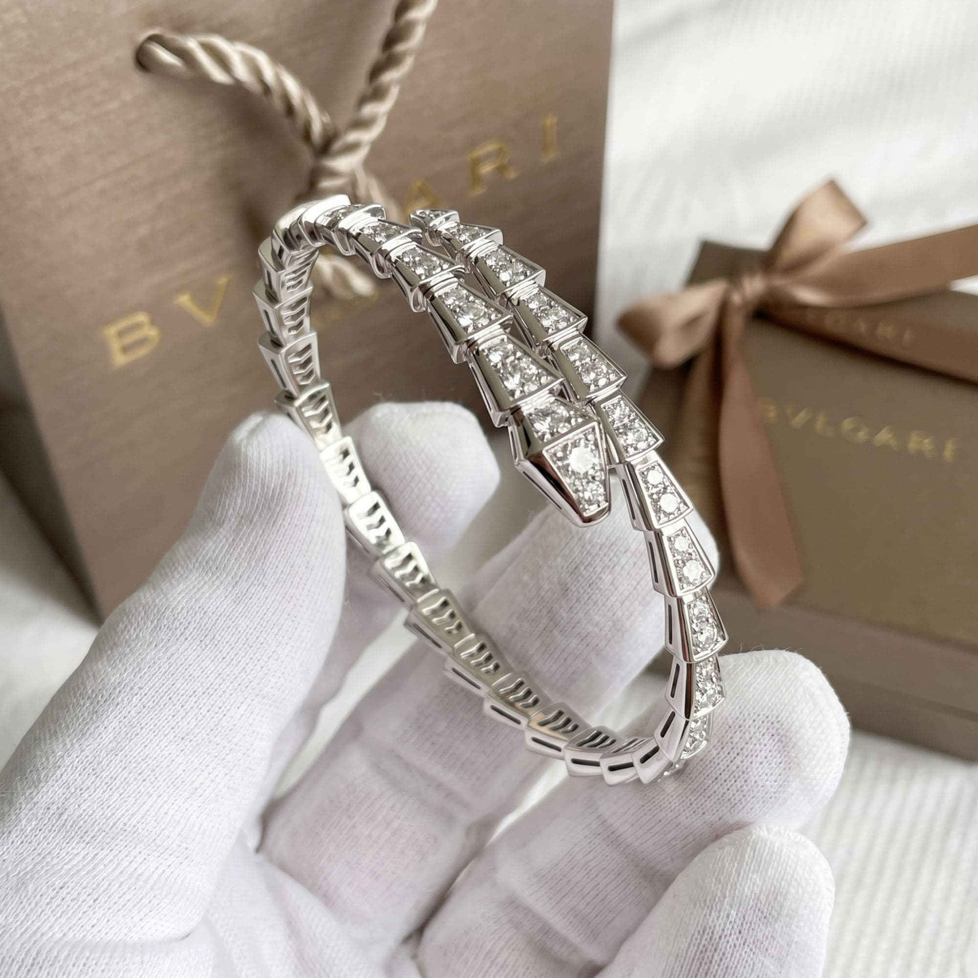Bvlgari Serpenti Viper браслет белое золото, бриллианты