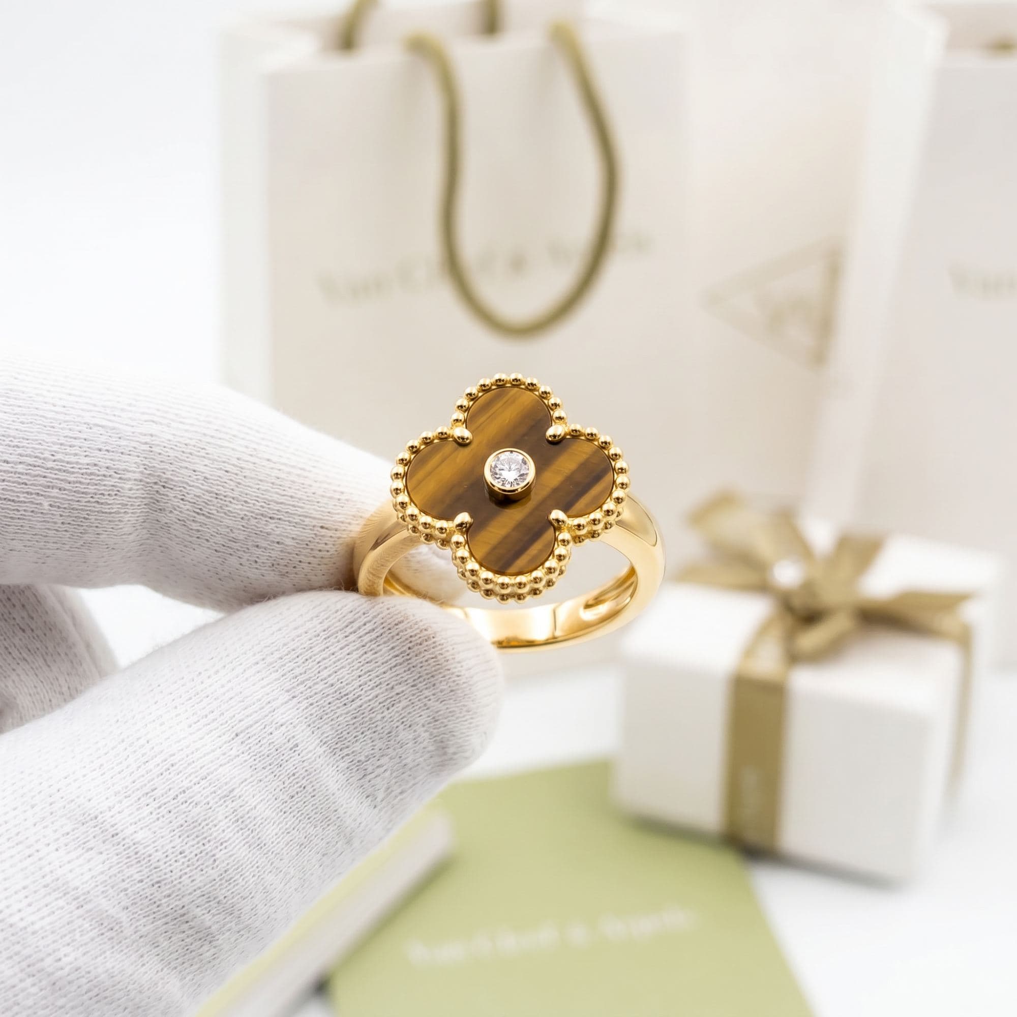 Кольцо Van Cleef & Arpels Vintage Alhambra с тигровым глазом и бриллиантом — фото 2
