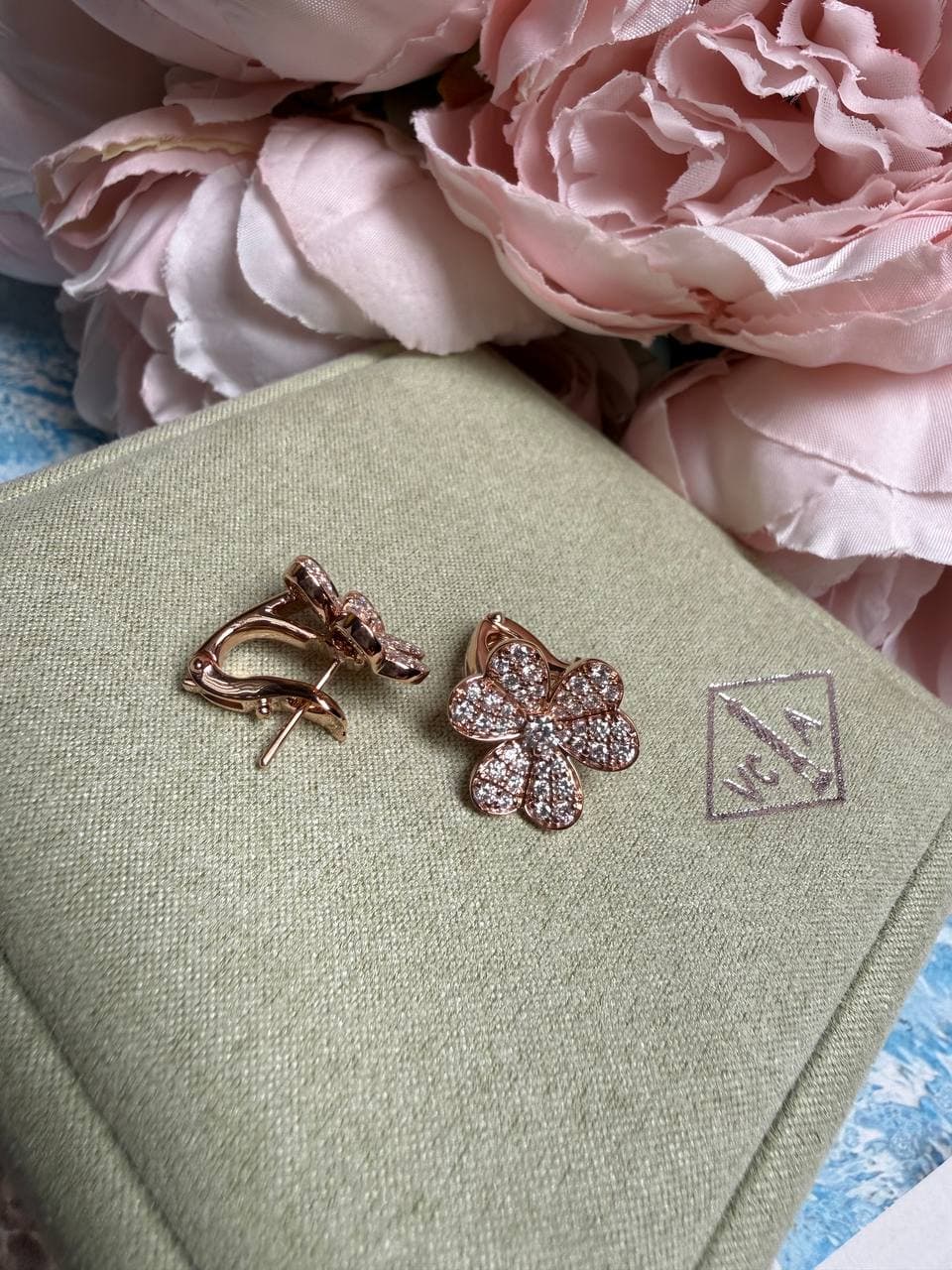 Серьги Van Cleef Frivole c бриллиантами ( розовое золото 750)