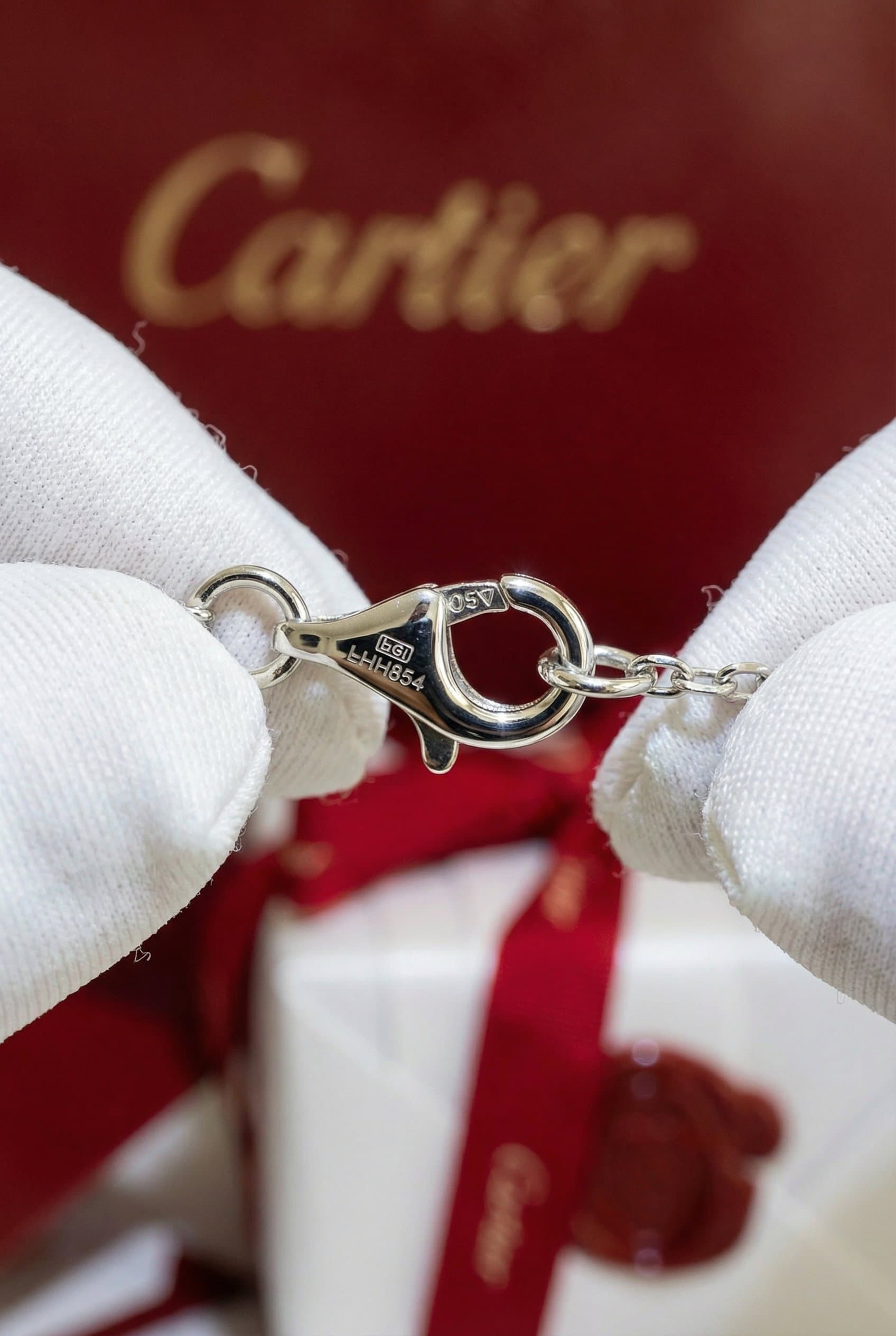 Золотая подвеска Cartier Juste un Clou с бриллиантами — фото 3