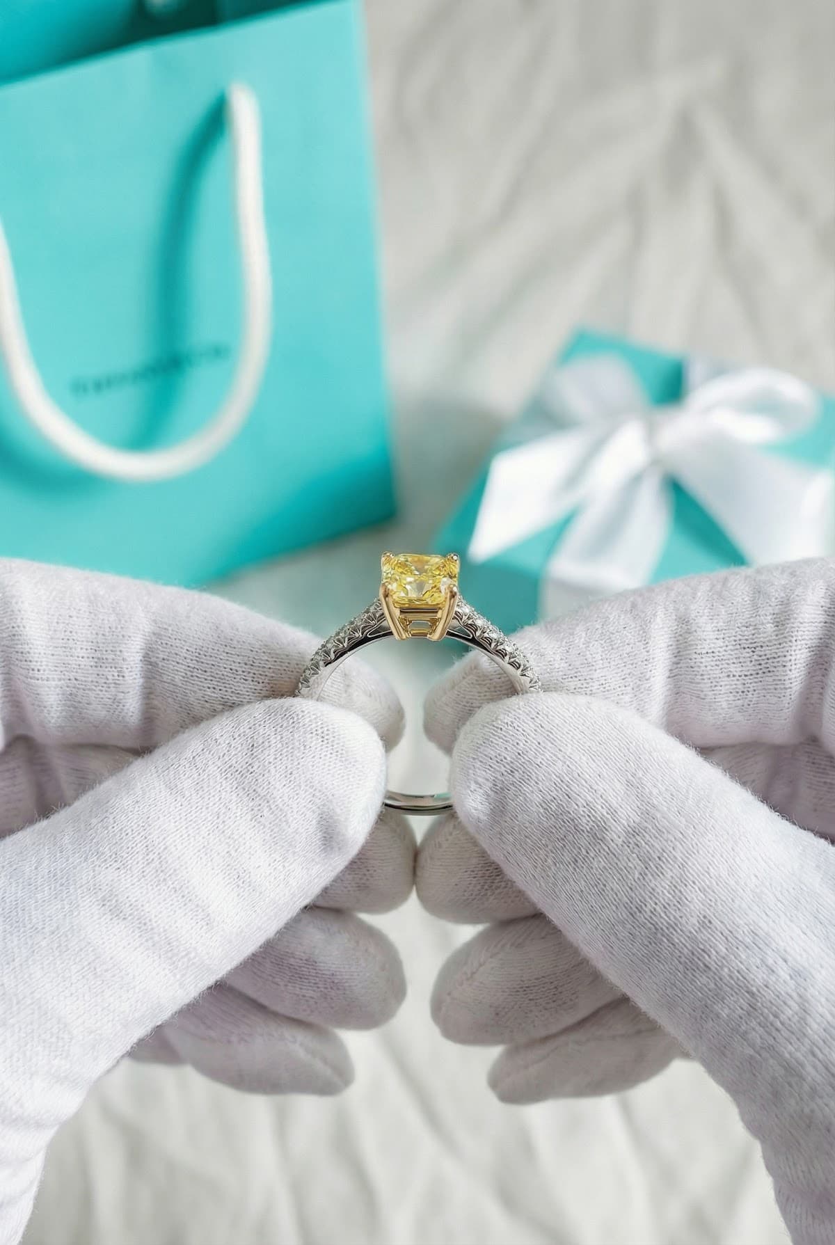 Золотое кольцо с желтым бриллиантом Tiffany & Co Novo — фото 3