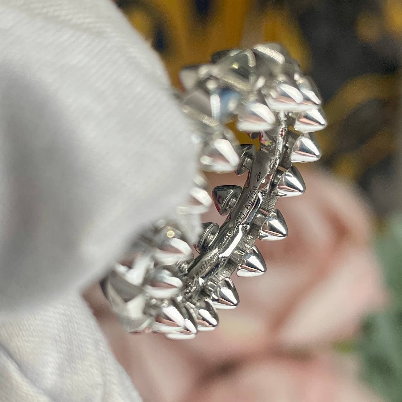 Кольцо Cartier Clash средняя модель 8 мм (белое золото 585) — фото 5