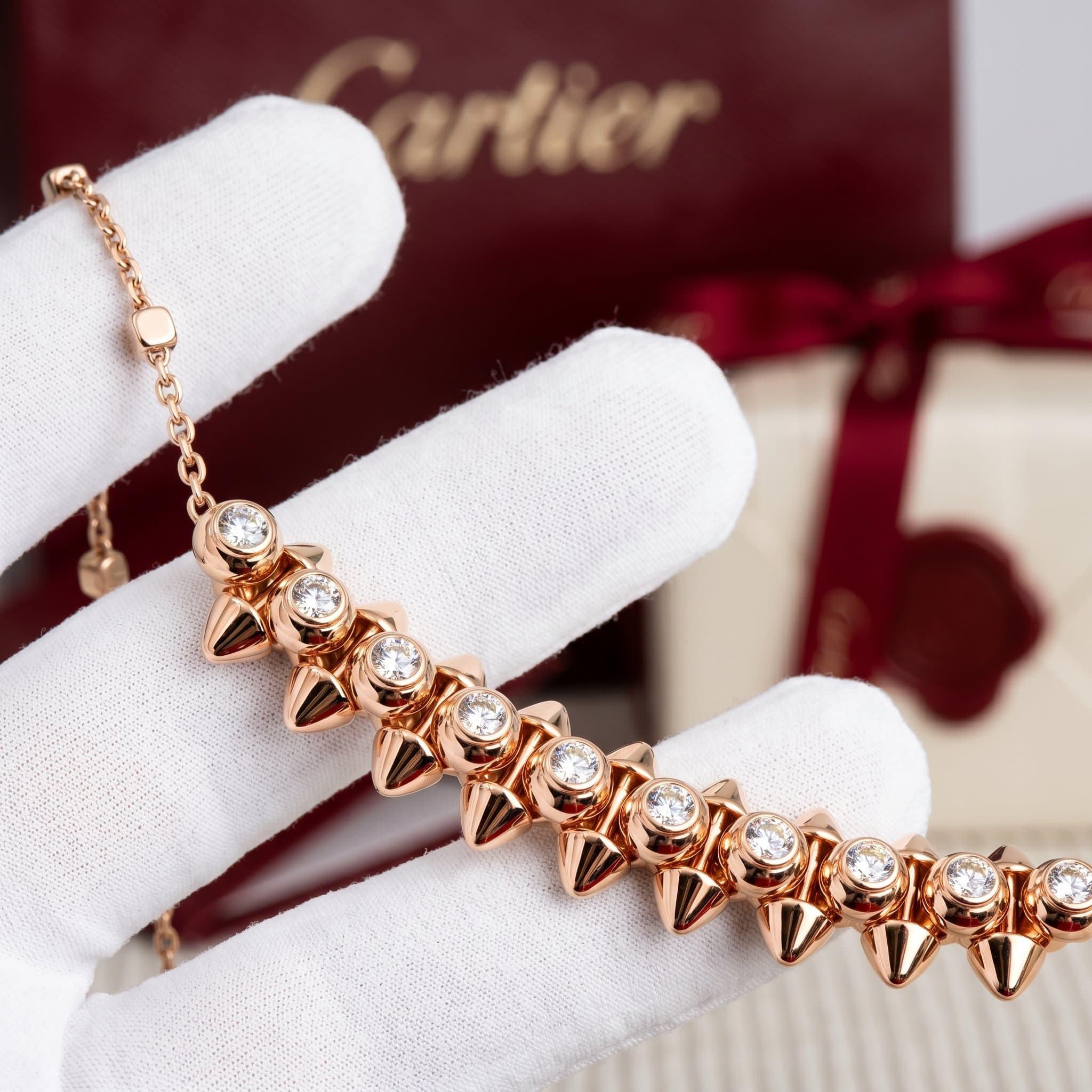 Золотая подвеска Cartier Clash с бриллиантами — фото 3