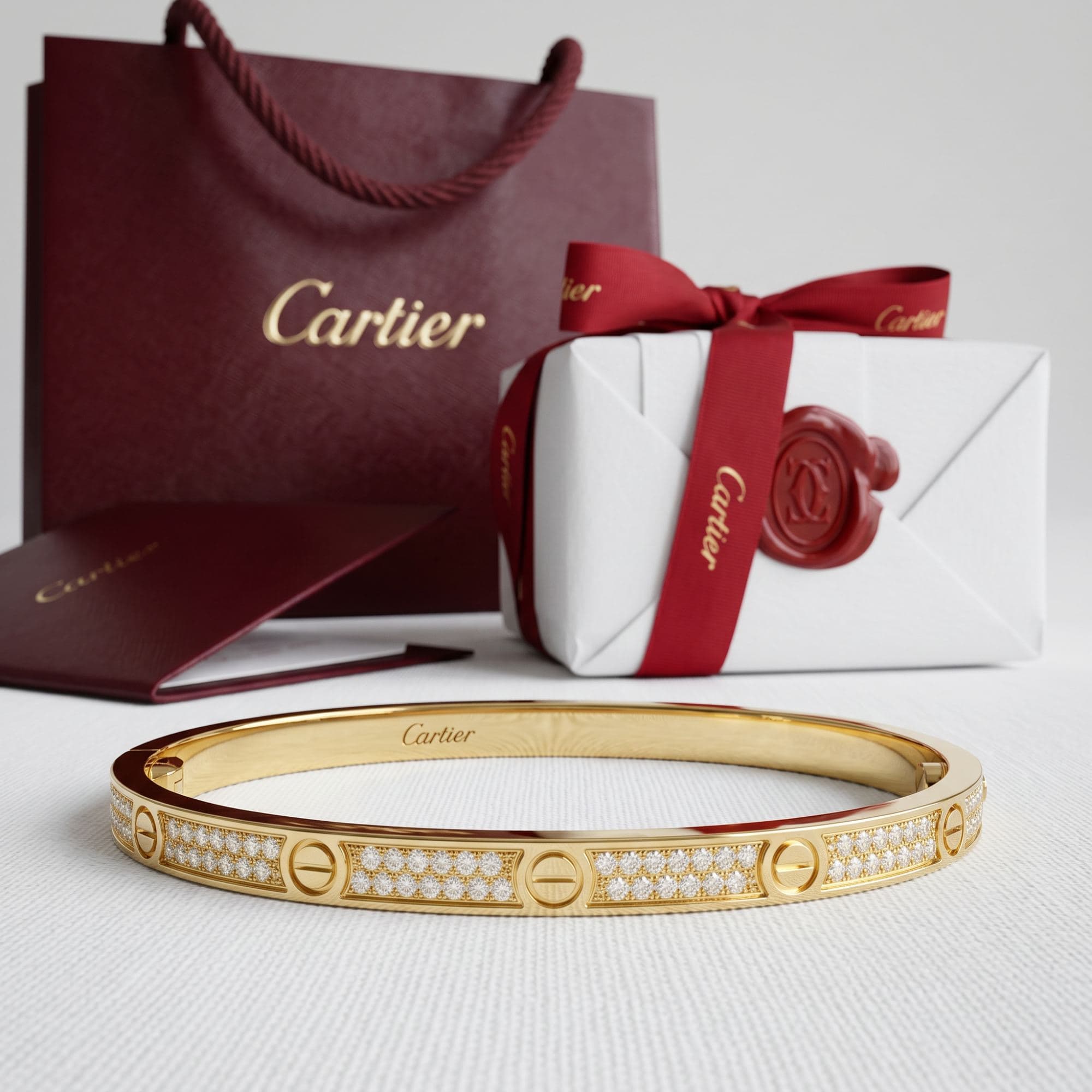 Золотой браслет Cartier Love с бриллиантами, малая модель, паве — фото 3
