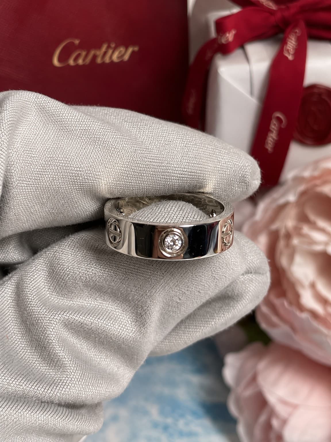 Cartier Кольцо Cartier Love уменьшенная модель с 3 бриллиантами