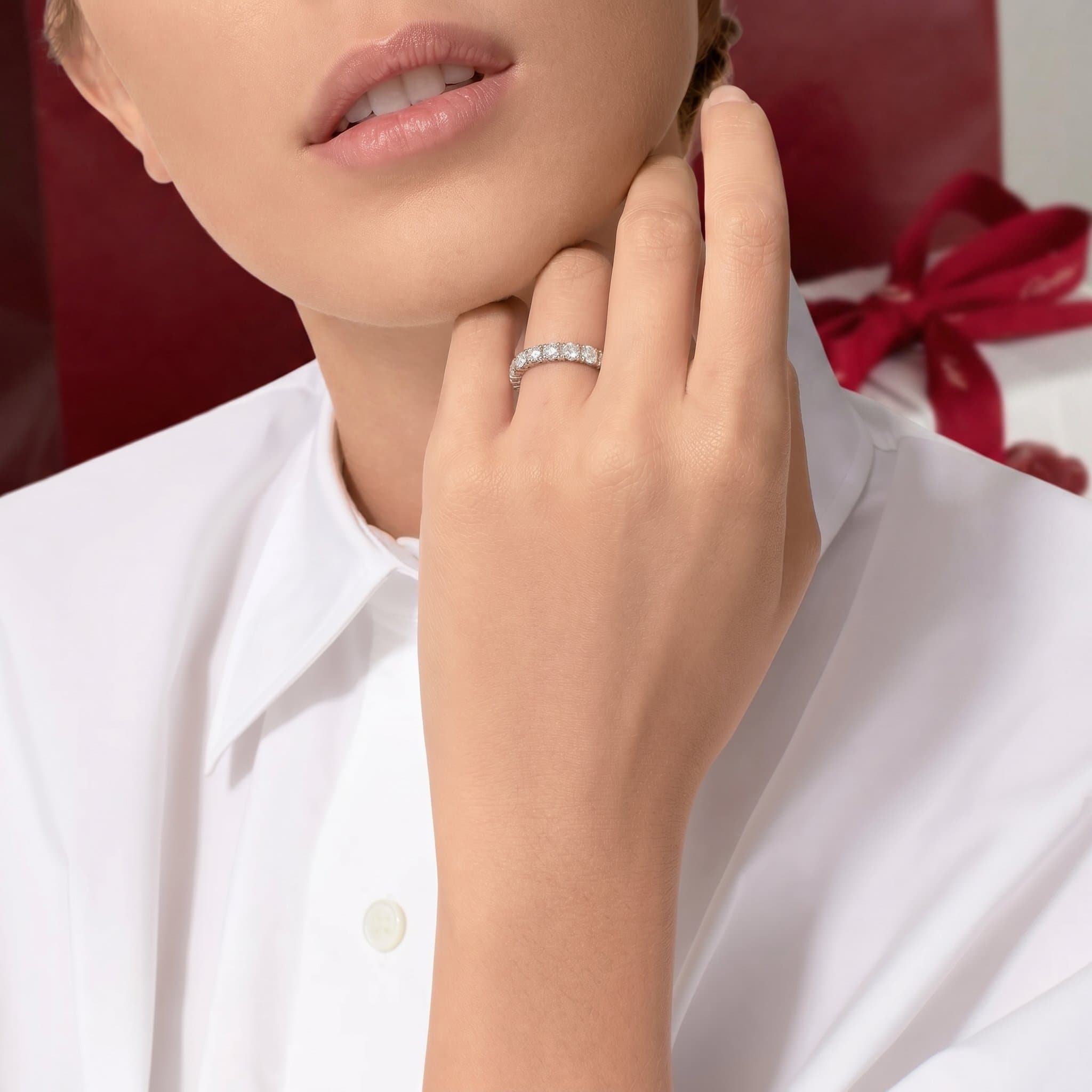 Золотое обручальное кольцо Cartier Destinée с бриллиантами, ширина 4,1 мм, паве
