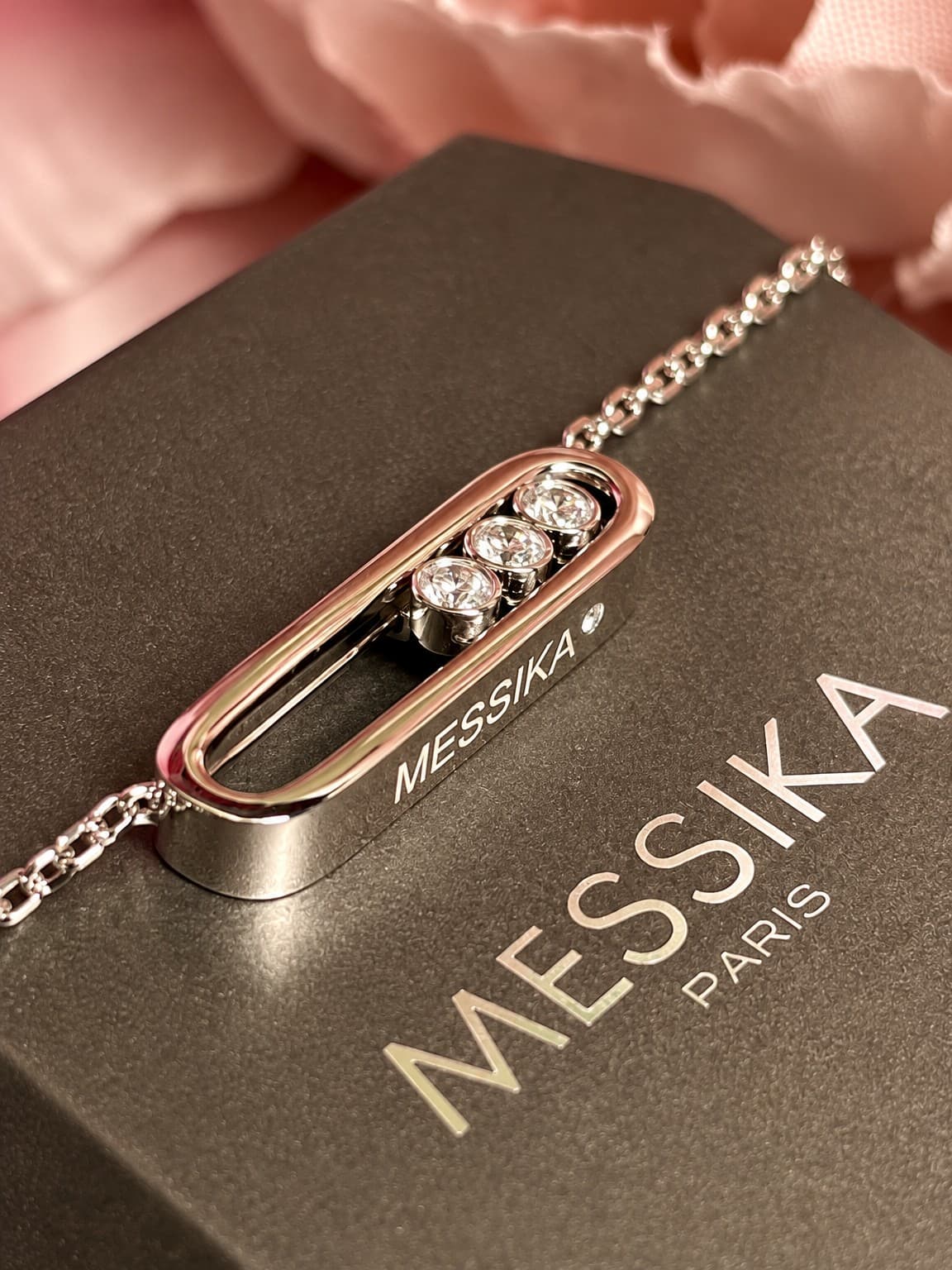 Messika Золотая подвеска Messika Move Classique с бриллиантами, малая модель