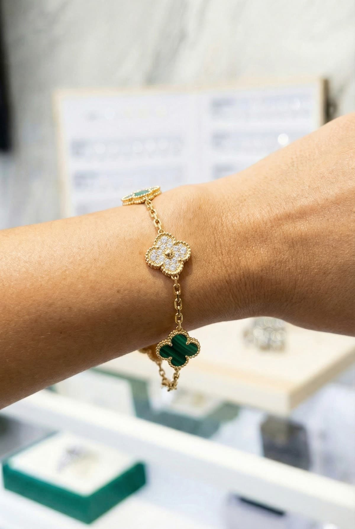 Золотой браслет с бриллиантами Van Cleef Vintage Alhambra — фото 4