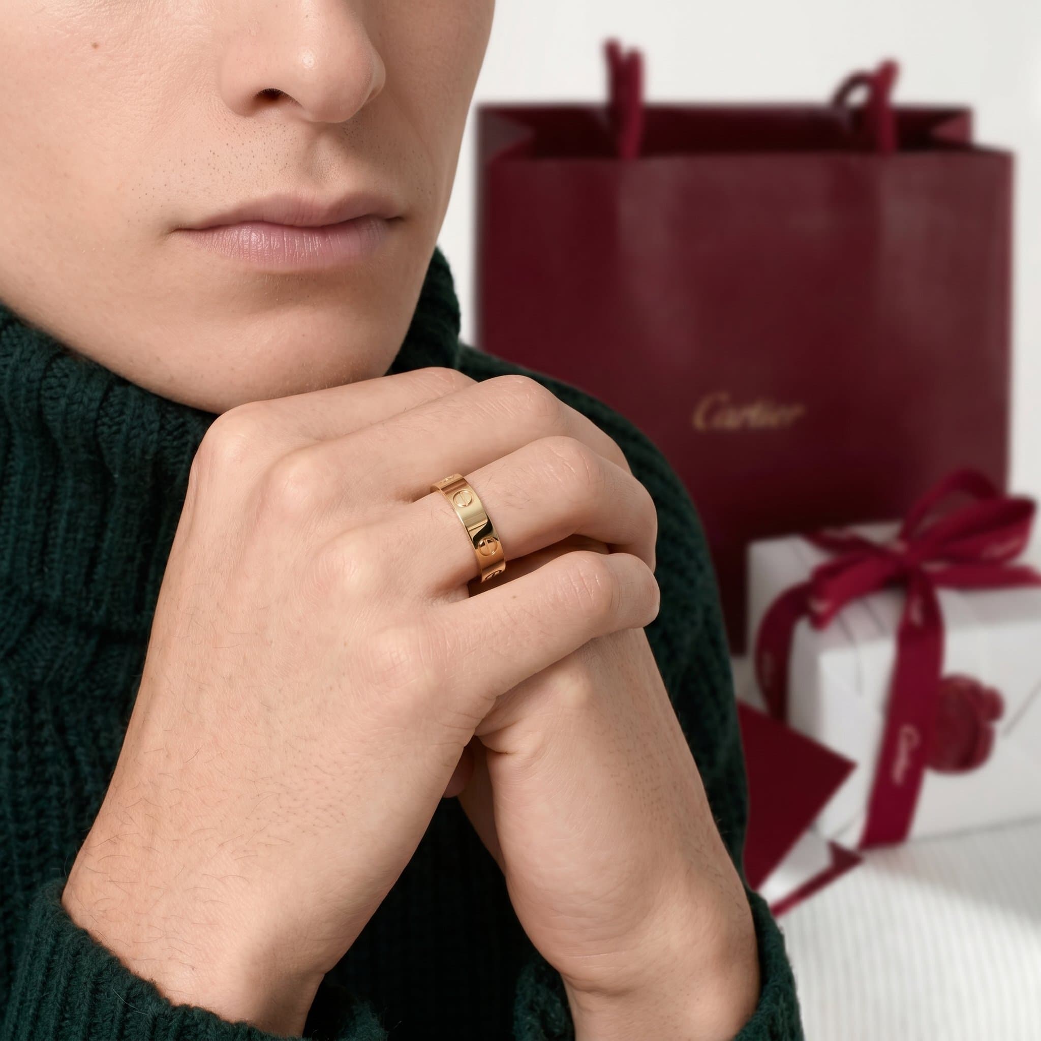 Золотое кольцо Cartier Love, классическая модель — фото 2