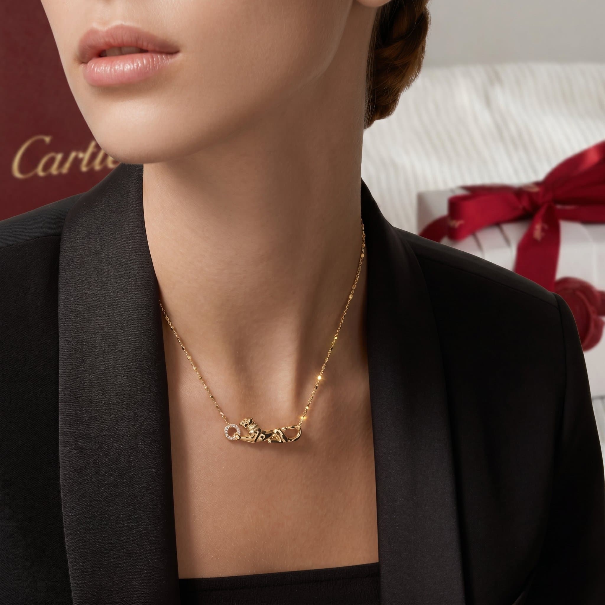 Золотая подвеска Cartier Panthère с бриллиантами — фото 3