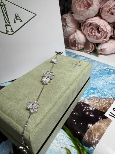 Браслет Van Cleef Frivole, 5 flowers с бриллиантами 2,78 ст