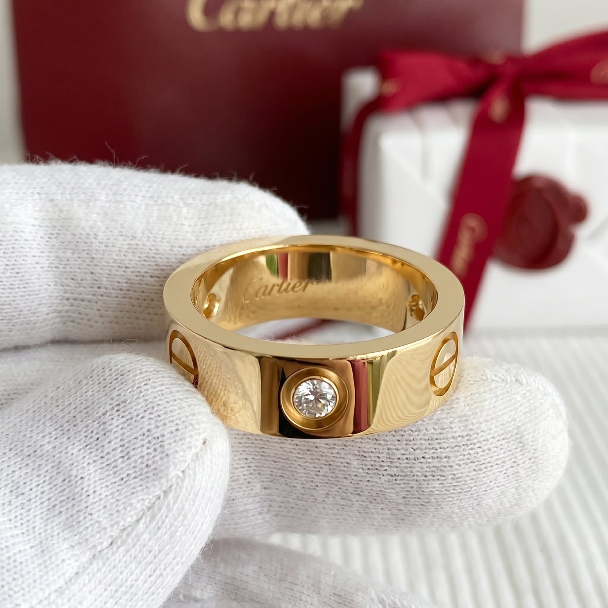 Золотое кольцо Cartier Love с бриллиантами, классическая модель, 3 бриллианта, Жёлтое золото