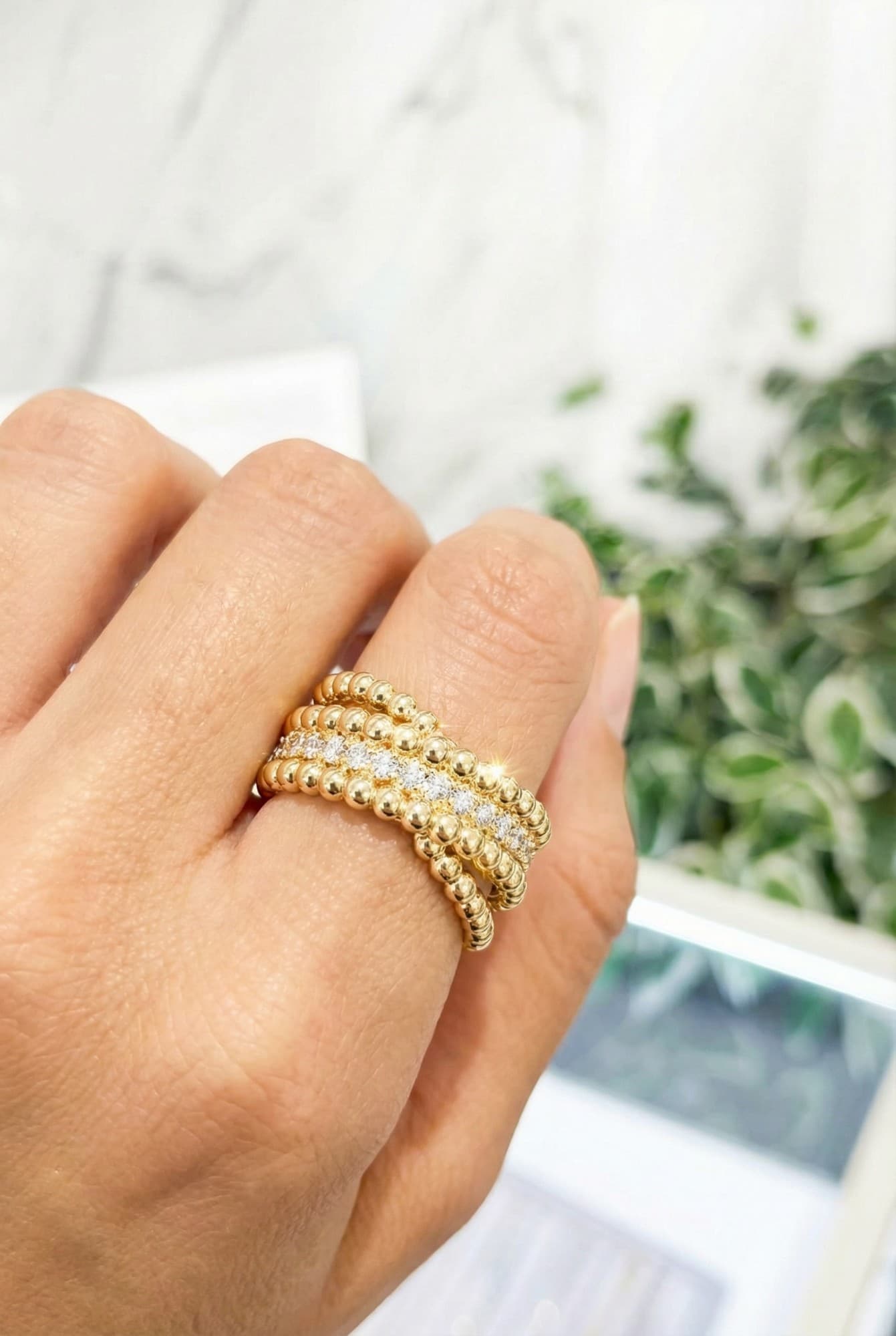 Van Cleef & Arpels Золотое кольцо с бриллиантами Van Cleef Perlée Duo
