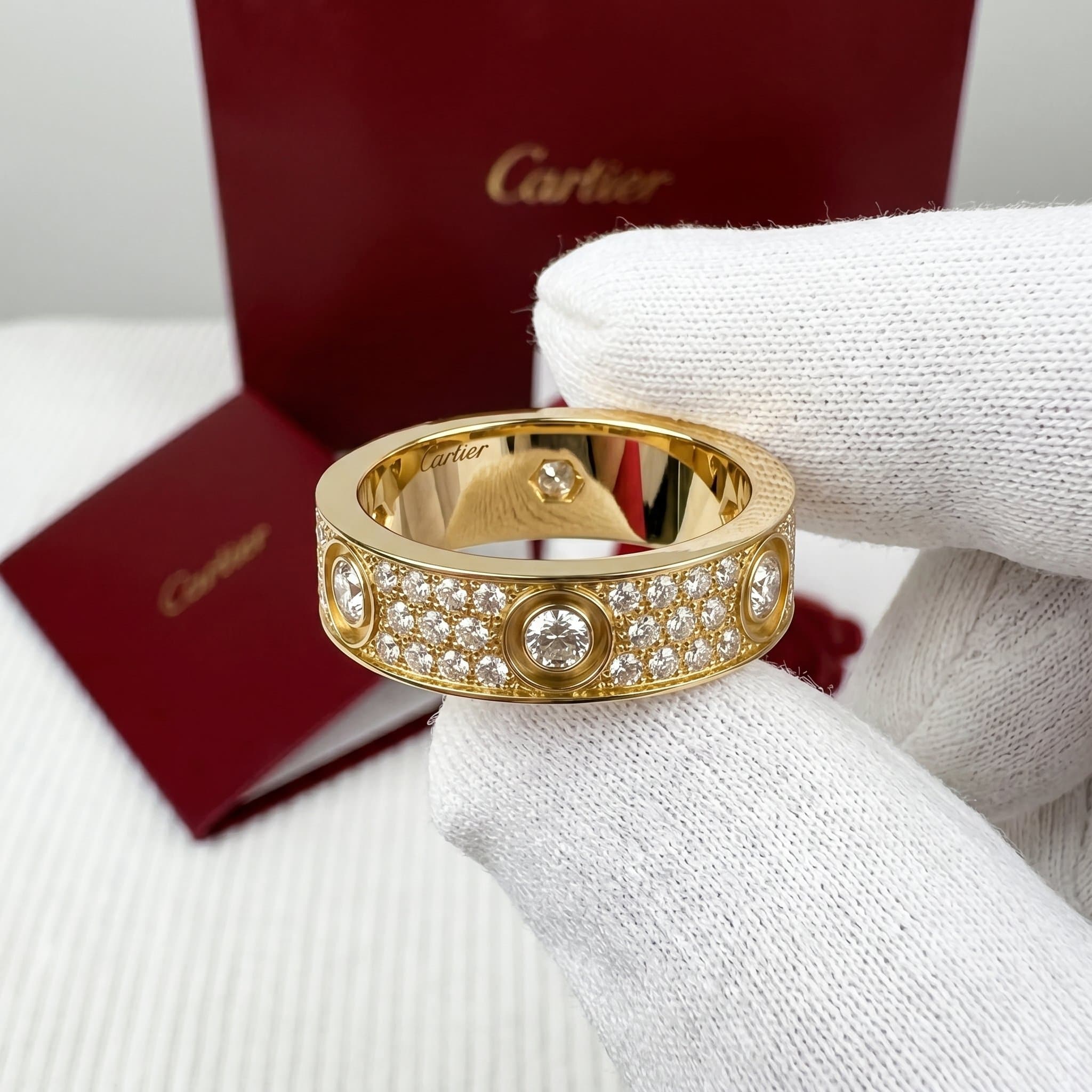 Золотое кольцо Cartier Love с бриллиантами, классическая модель, паве, 6 бриллиантов, Жёлтое золото