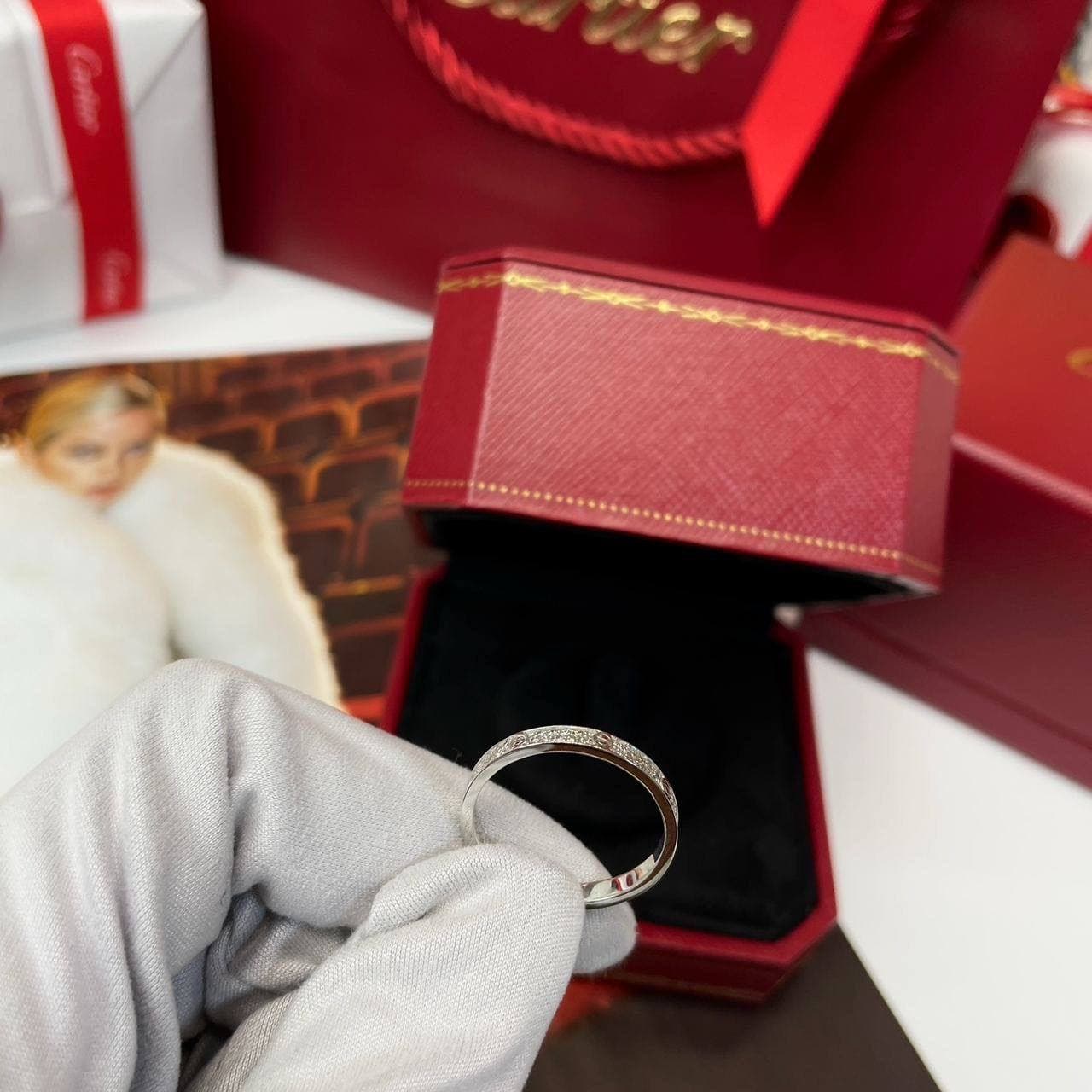 Кольцо Cartier Love Pave тонкая модель (белое золото 585) — фото 3