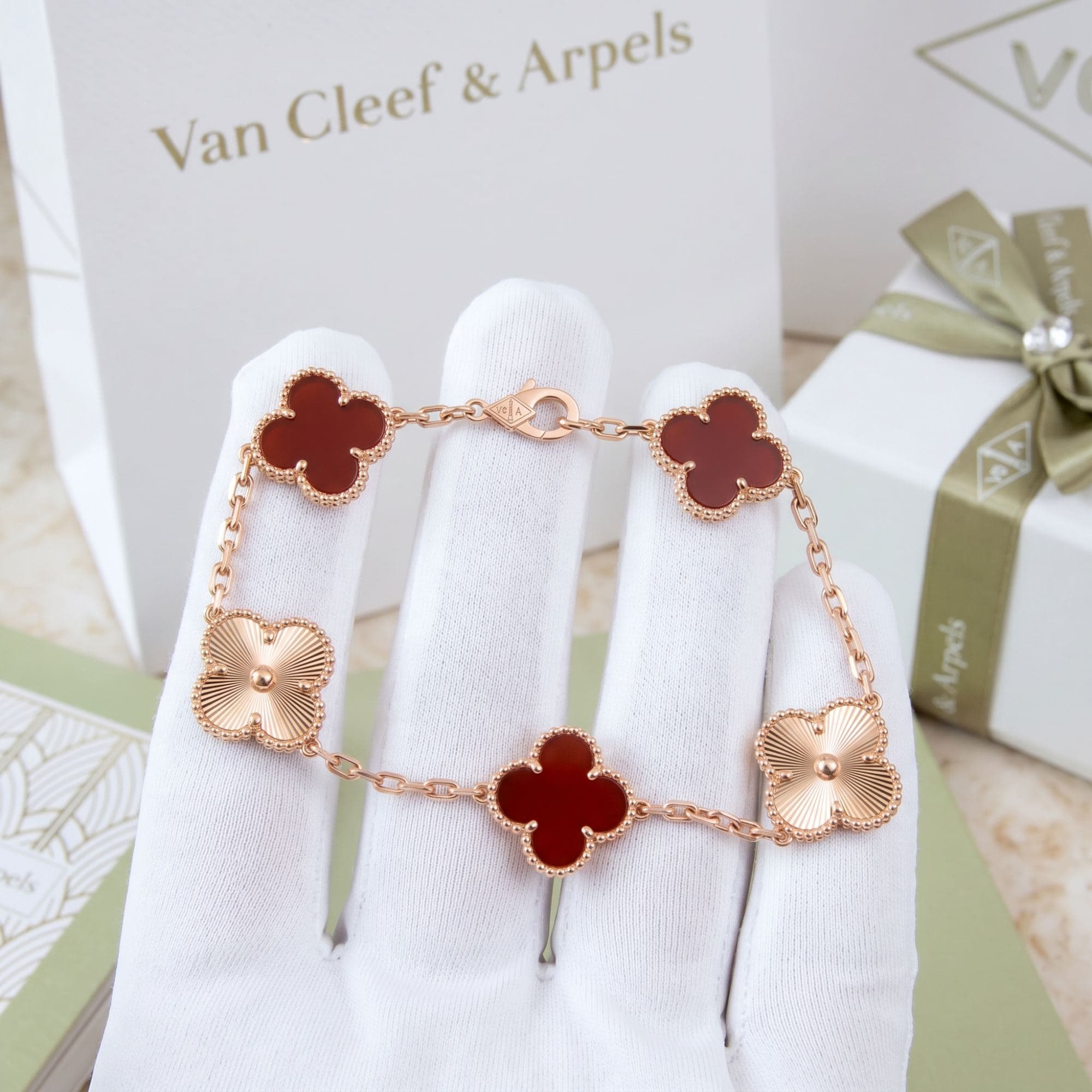 Браслет Van Cleef & Arpels Vintage Alhambra, 5 мотивов — фото 2