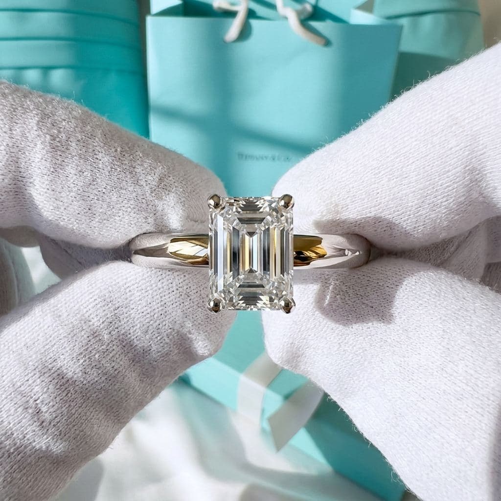 Кольцо Tiffany с бриллиантом огранки «изумруд» — фото 2