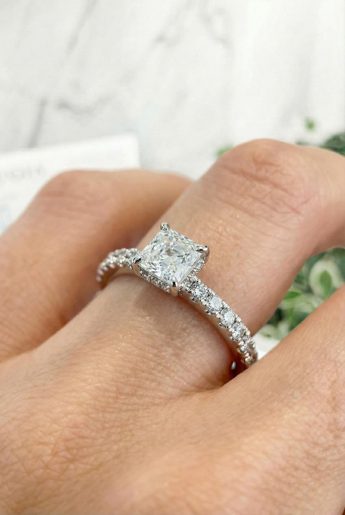 Помолвочное кольцо Tiffany & Co. с бриллиантом 1 карат
