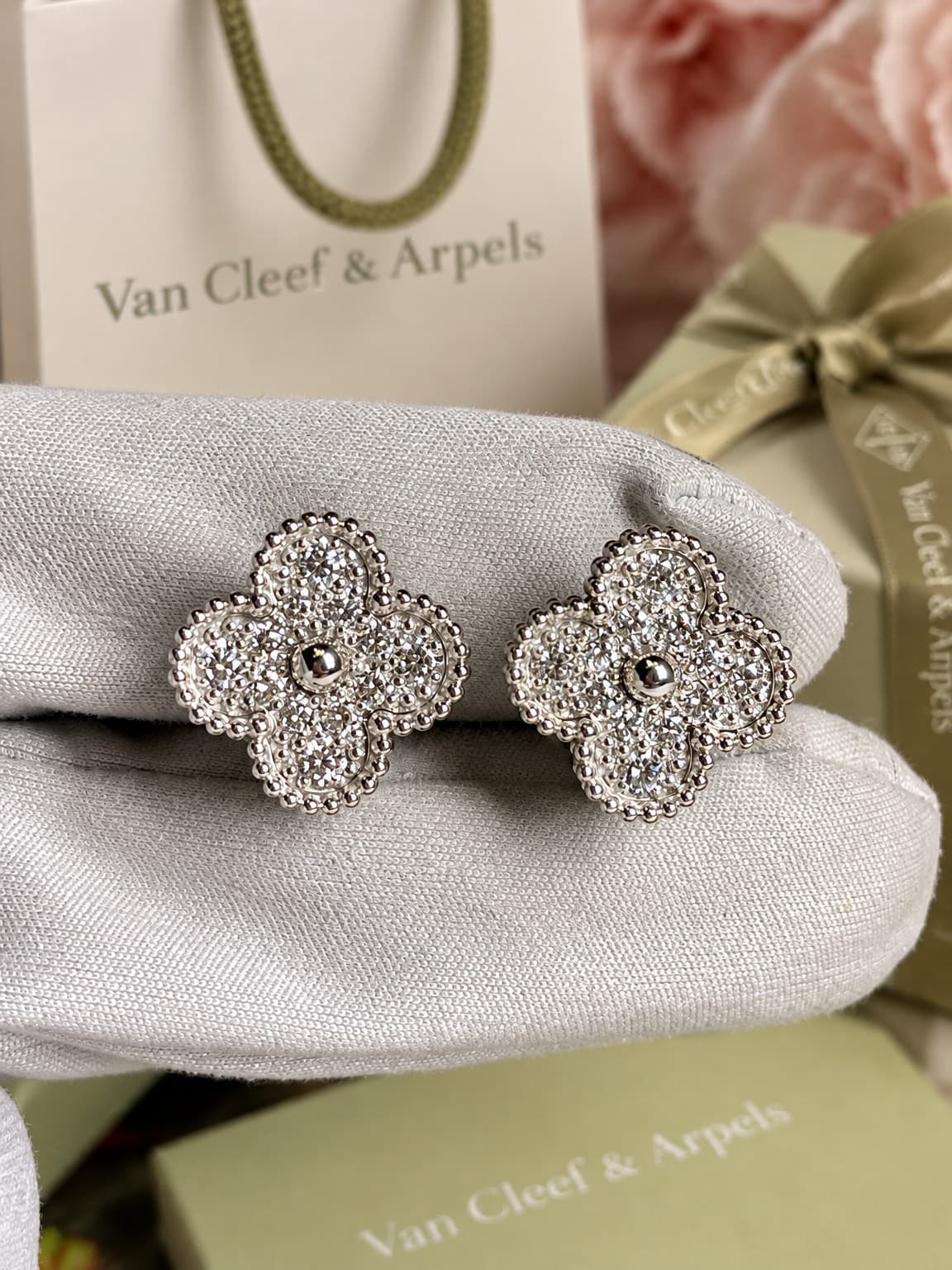 Серьги Van Cleef с бриллиантами, Белое золото