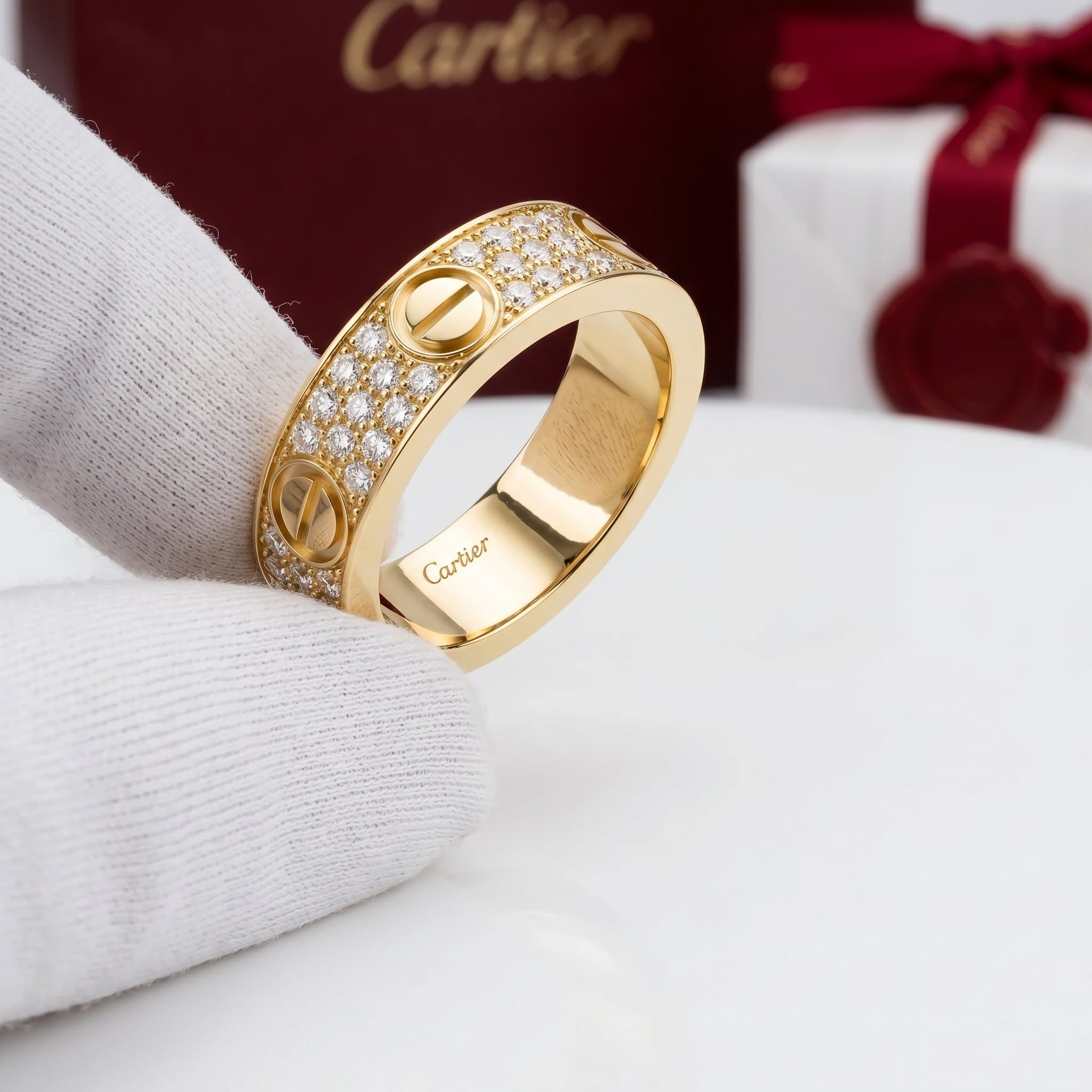 Золотое кольцо Cartier Love с бриллиантами, классическая модель, паве — фото 2