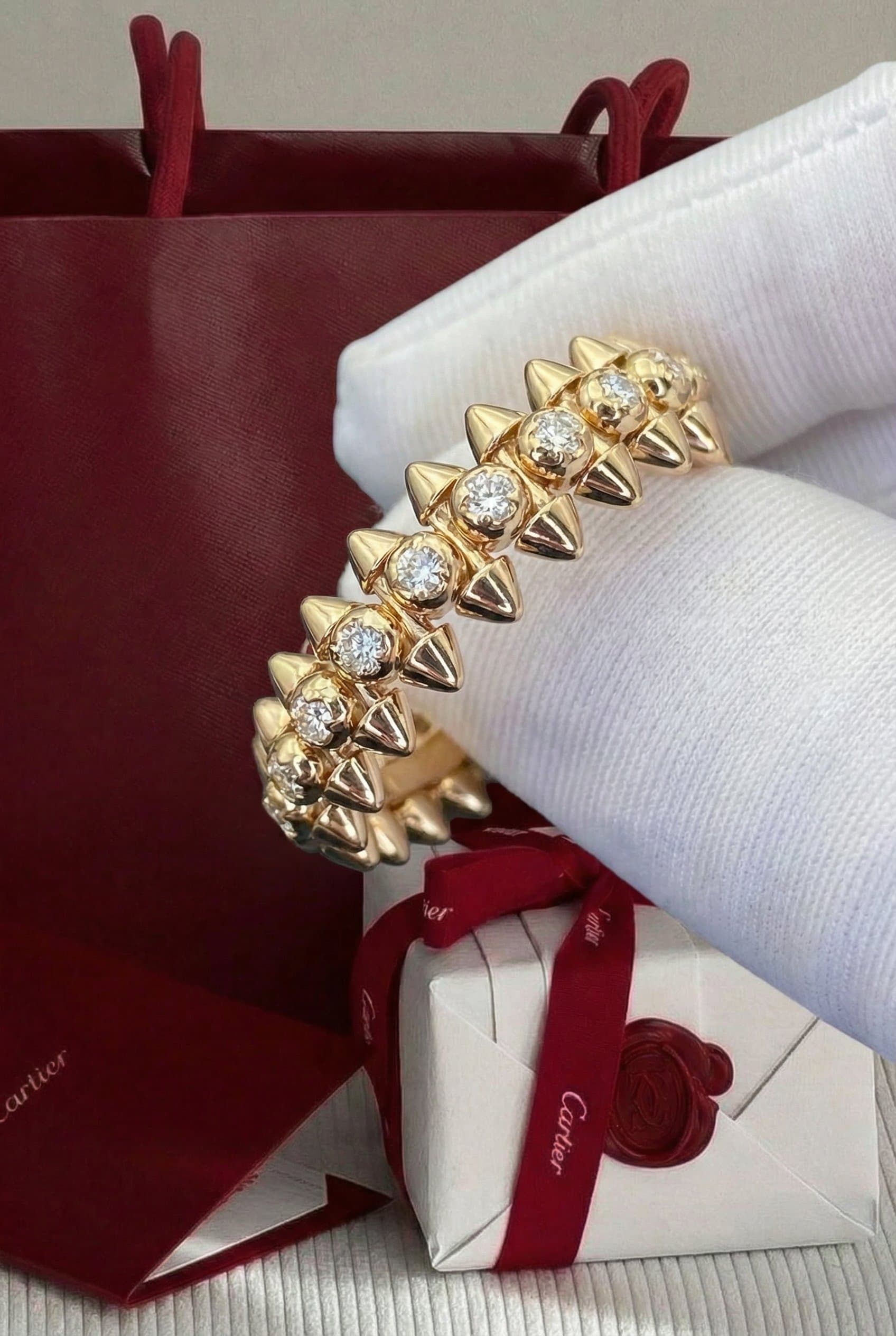 Золотое кольцо Cartier Clash de Cartier с бриллиантами