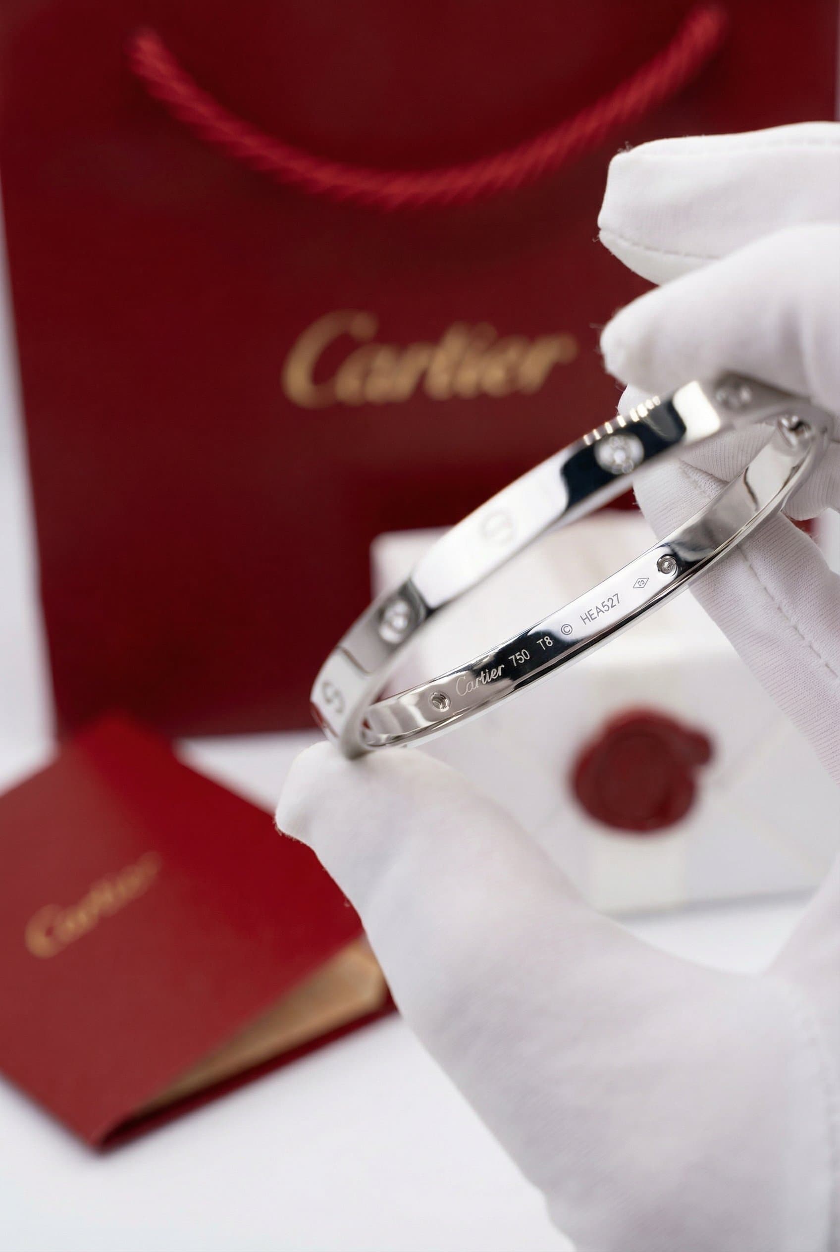 Cartier Золотой браслет Cartier Love с бриллиантами