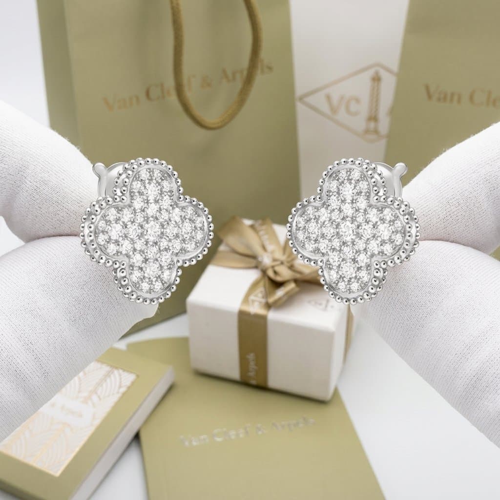 Серьги Magic Alhambra, Van Cleef & Arpels, Белое золото