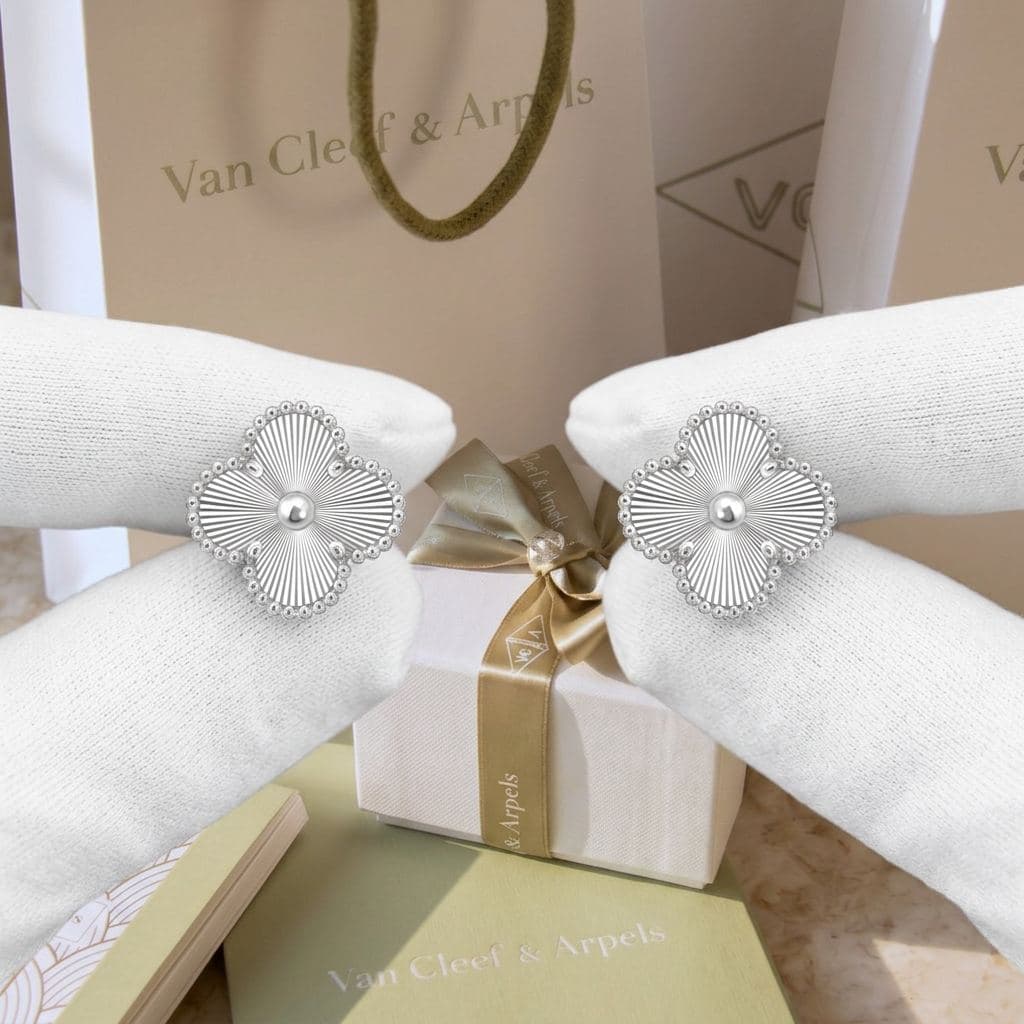 Серьги Van Cleef & Arpels Vintage Alhambra — фото 3