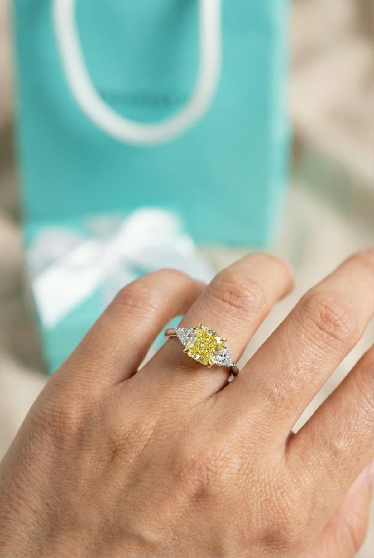 Tiffany & Co. Золотое кольцо с желтым бриллиантом Tiffany & Co