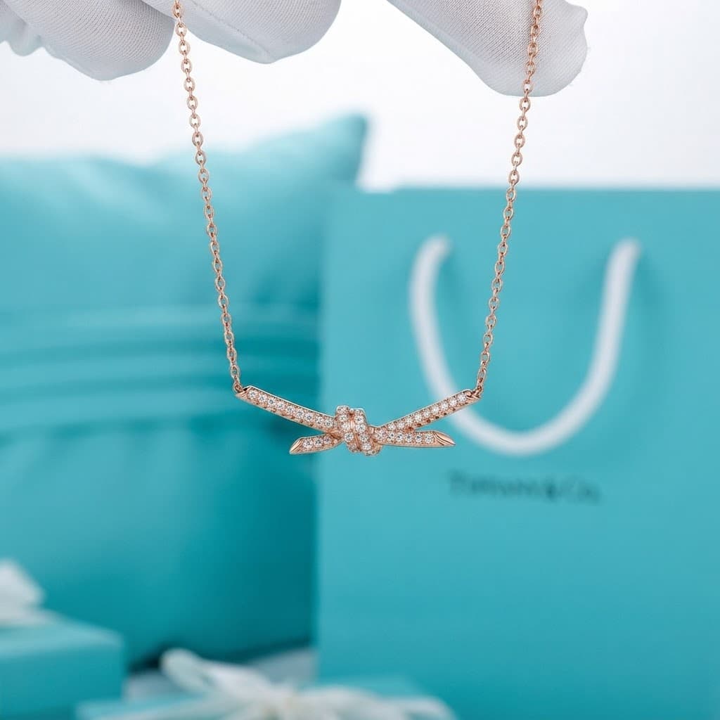 Кулон Tiffany Knot с бриллиантами на цепочке