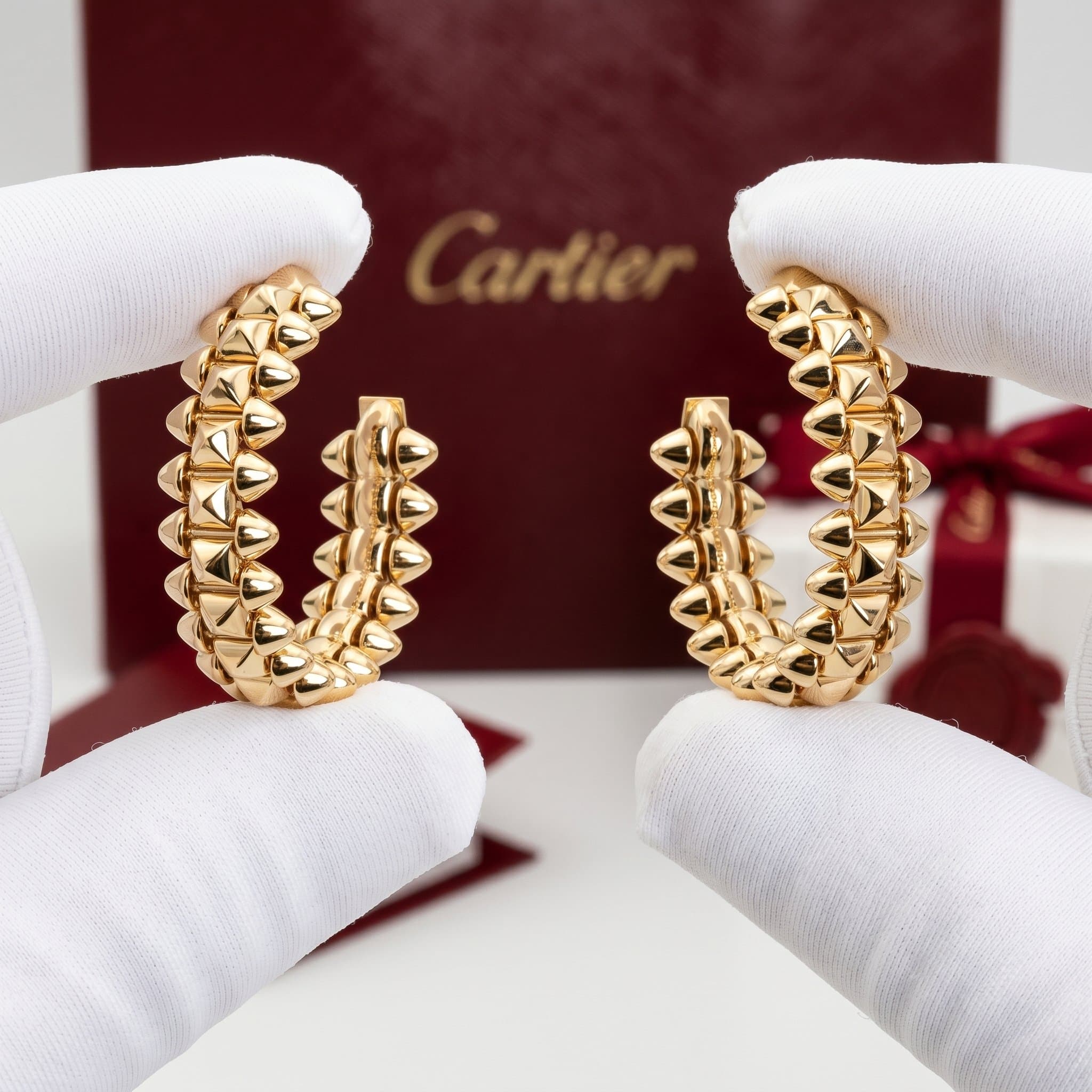 Золотые серьги Cartier Clash