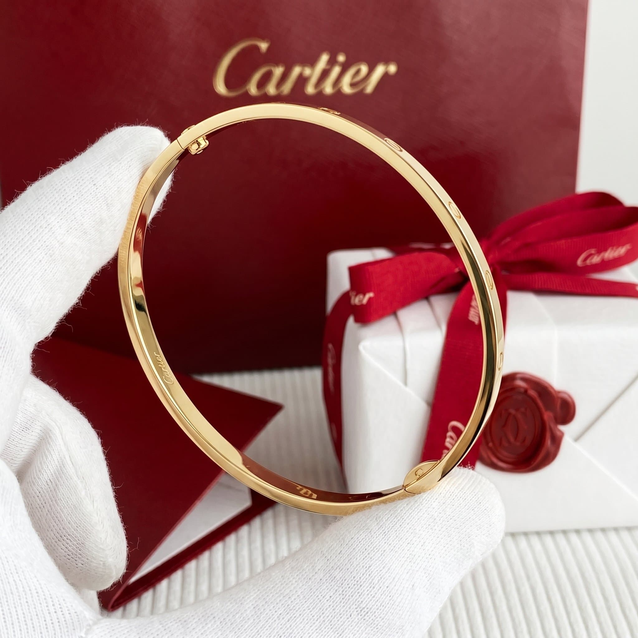 Золотой браслет Cartier Love, малая модель — фото 3