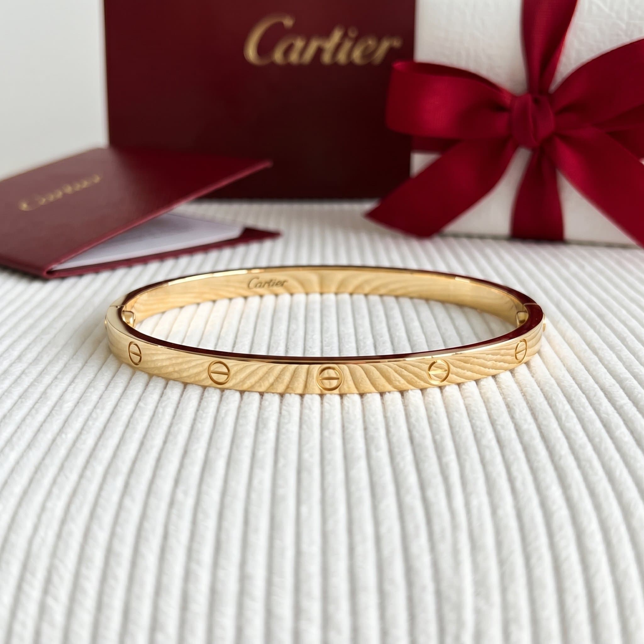 Золотой браслет Cartier Love, малая модель — фото 5