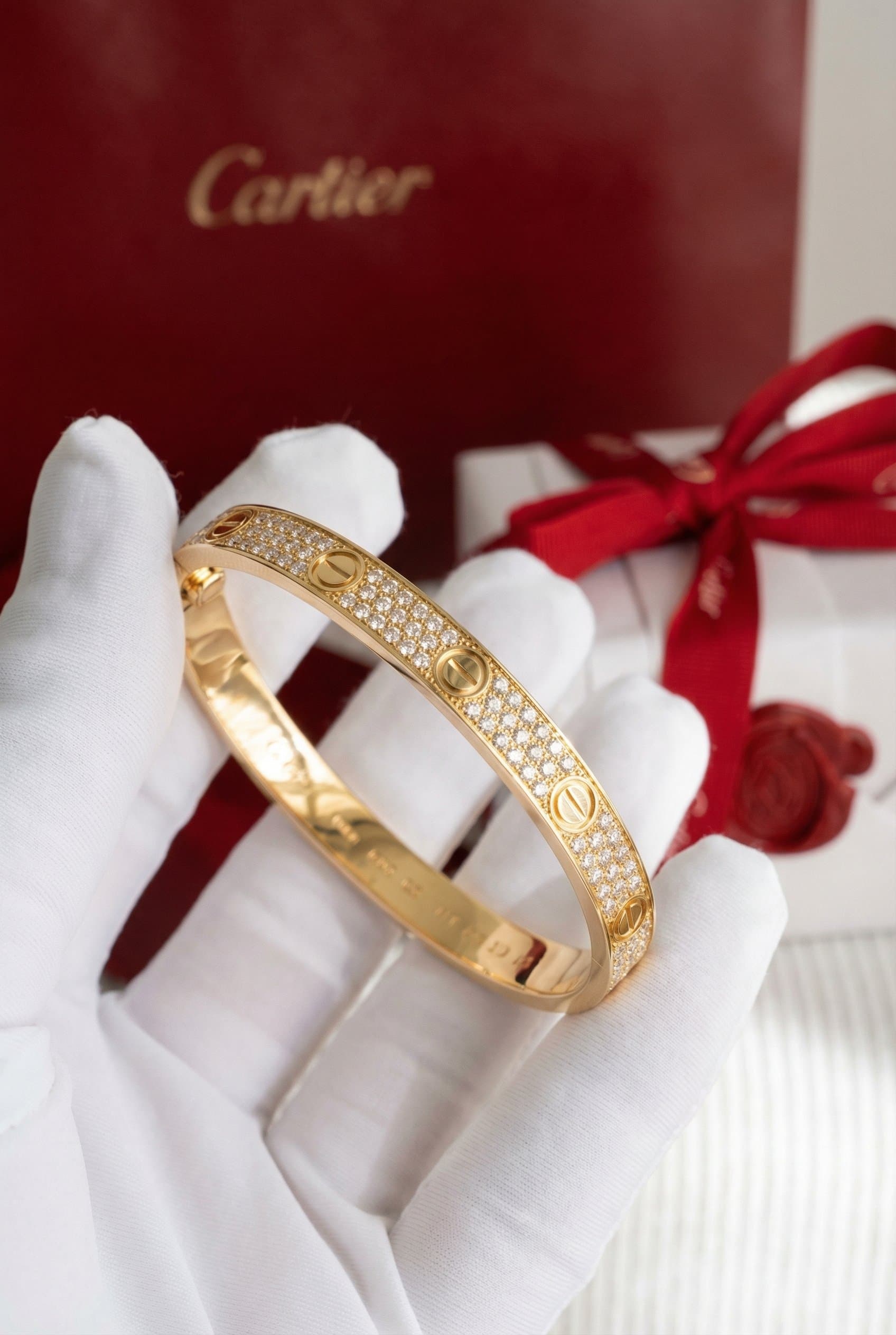 Cartier Золотой браслет Cartier Love с бриллиантами