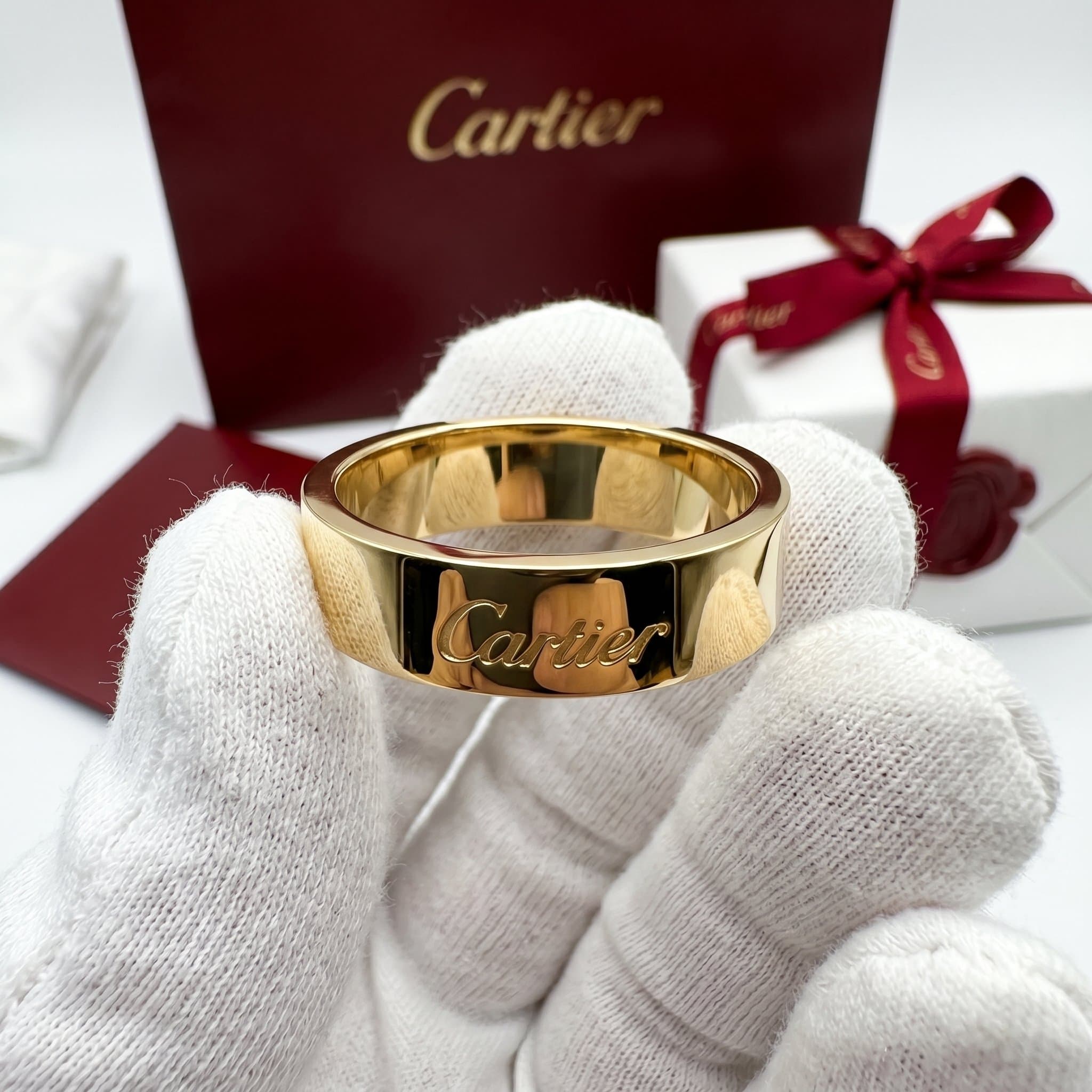 Золотое обручальное кольцо Cartier C de Cartier, ширина 5 мм