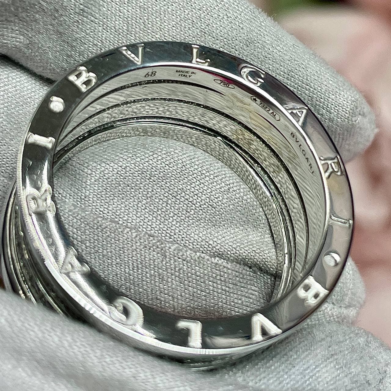 Кольцо Bulgari B.Zero1 3 ряда с бриллиантами (белое золото 585) — фото 5