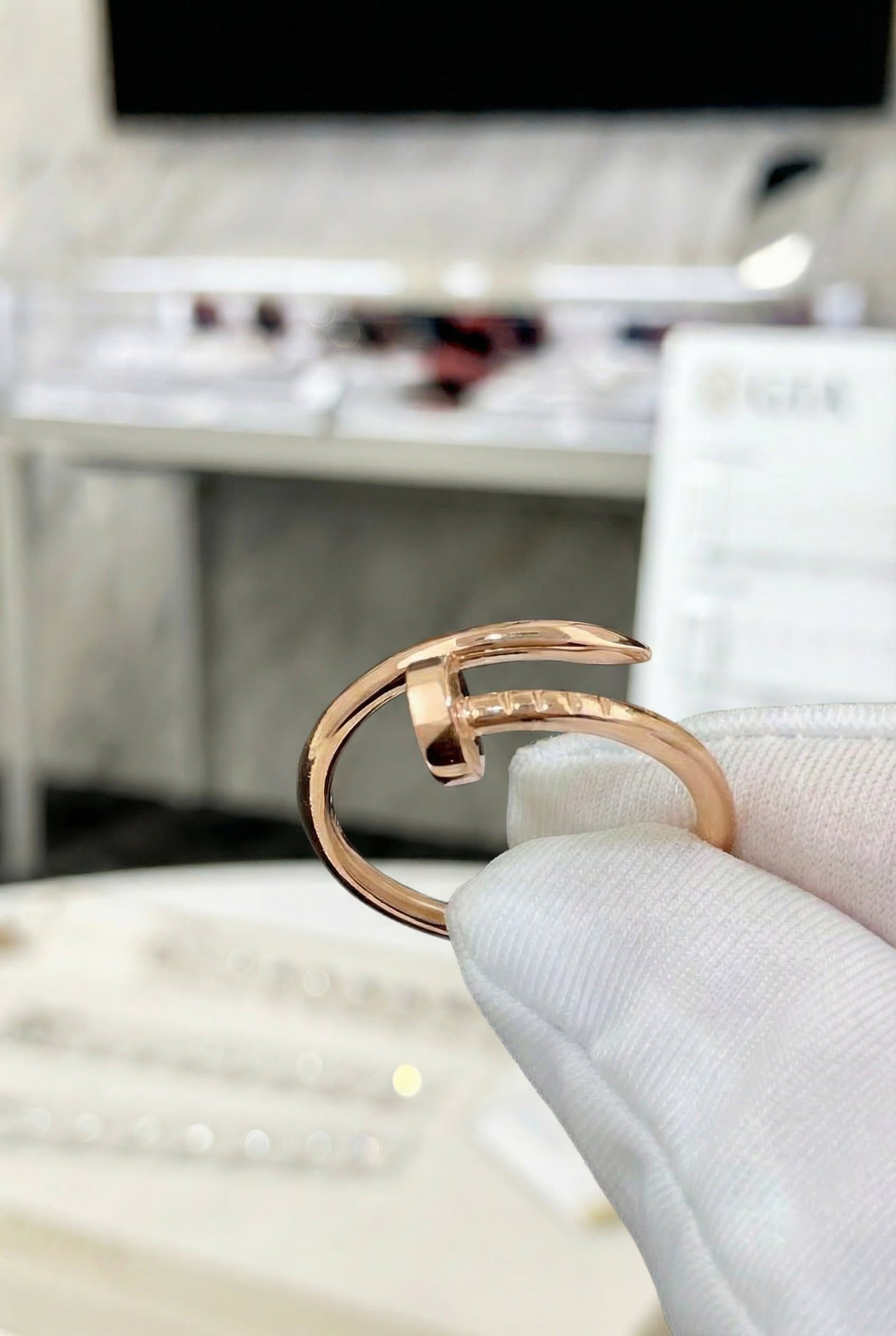 Золотое кольцо Cartier Juste un Clou — фото 4