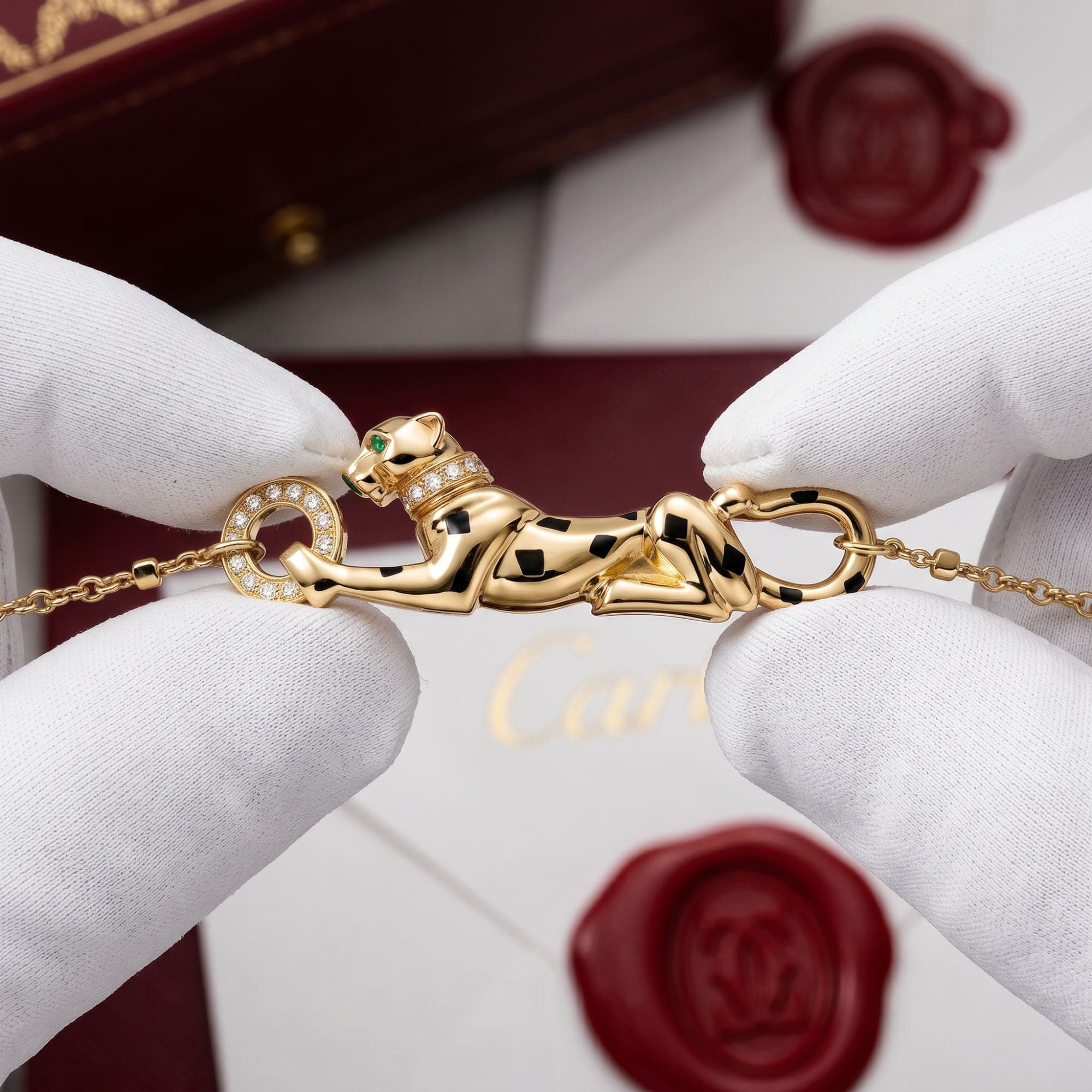Золотой браслет Cartier Panthère с бриллиантами, на цепочке — фото 2