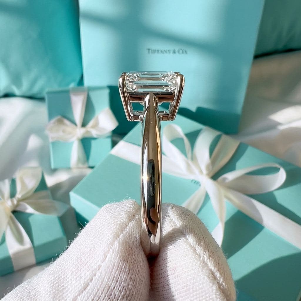 Кольцо Tiffany с бриллиантом огранки «изумруд» — фото 3