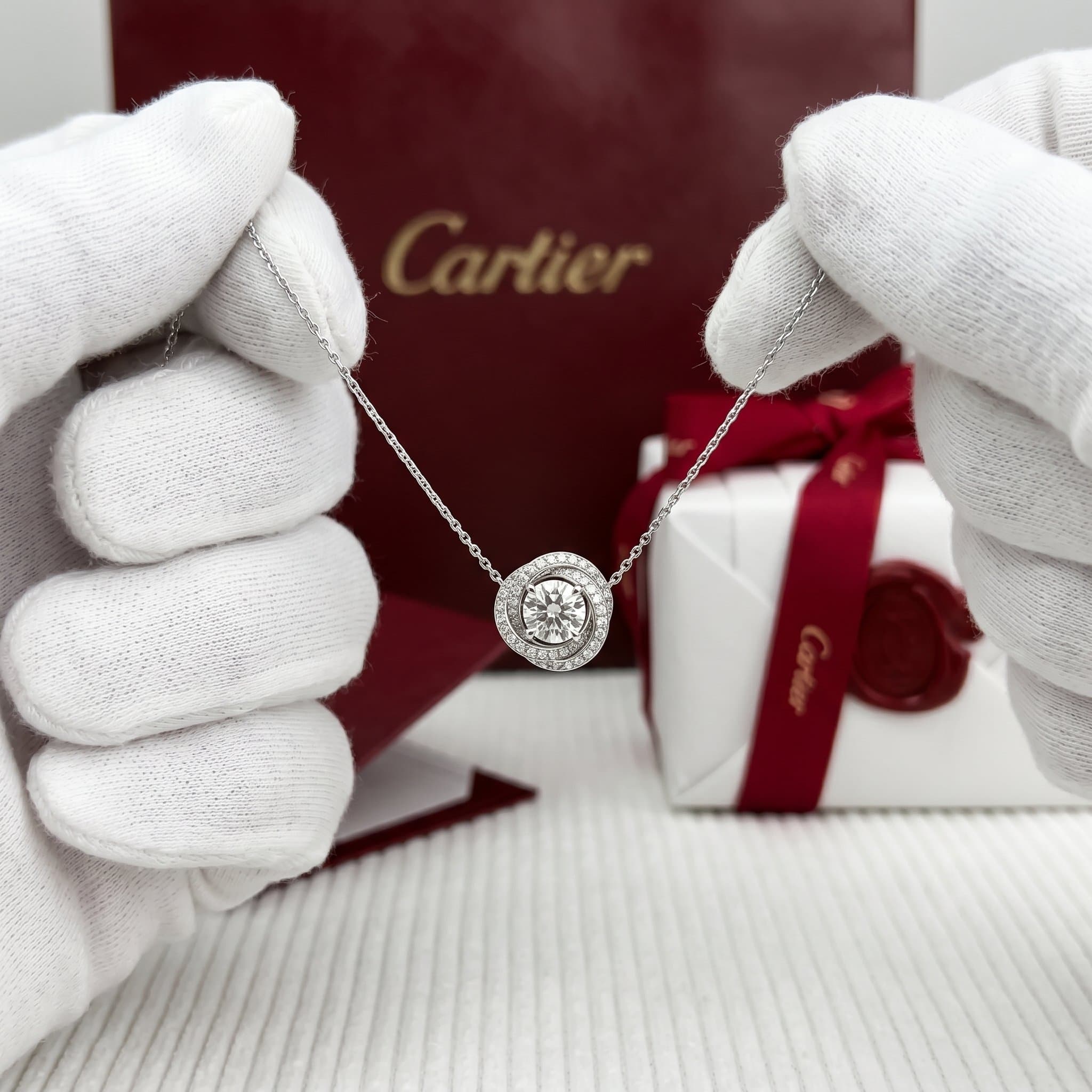 Золотое колье Cartier Trinity Ruban — фото 2