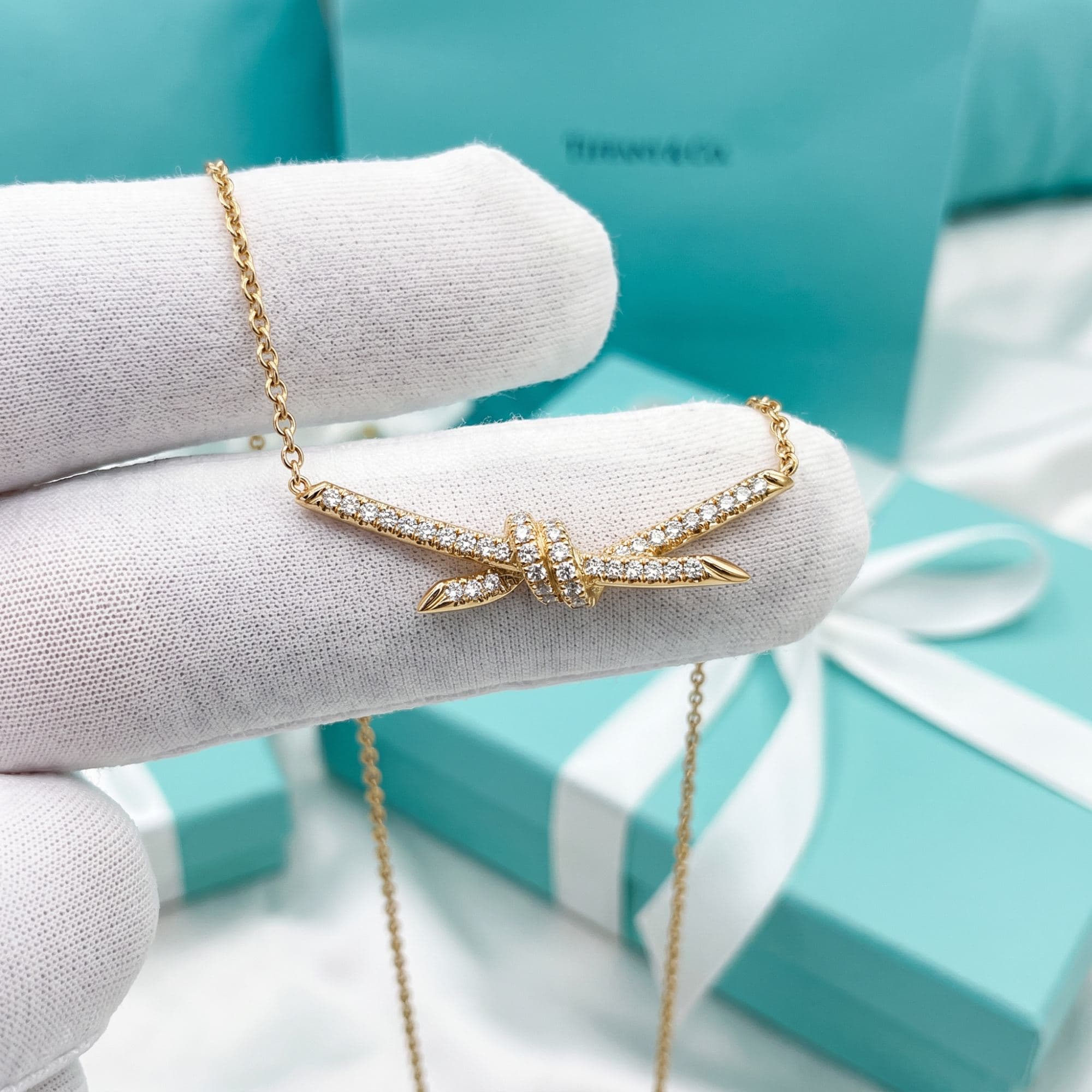 Кулон Tiffany Knot в желтом золоте с бриллиантами
