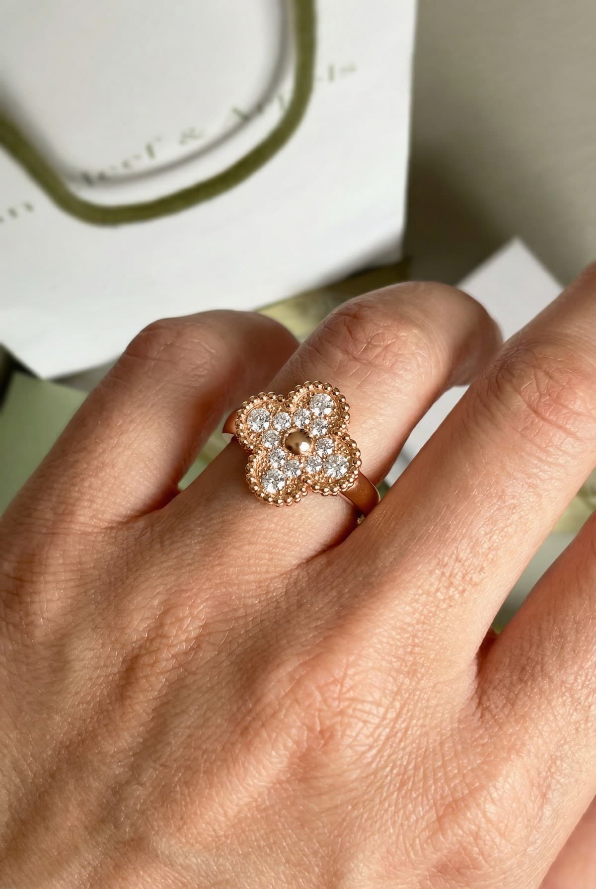 Van Cleef & Arpels Золотое кольцо с бриллиантами Van Cleef Vintage Alhambra